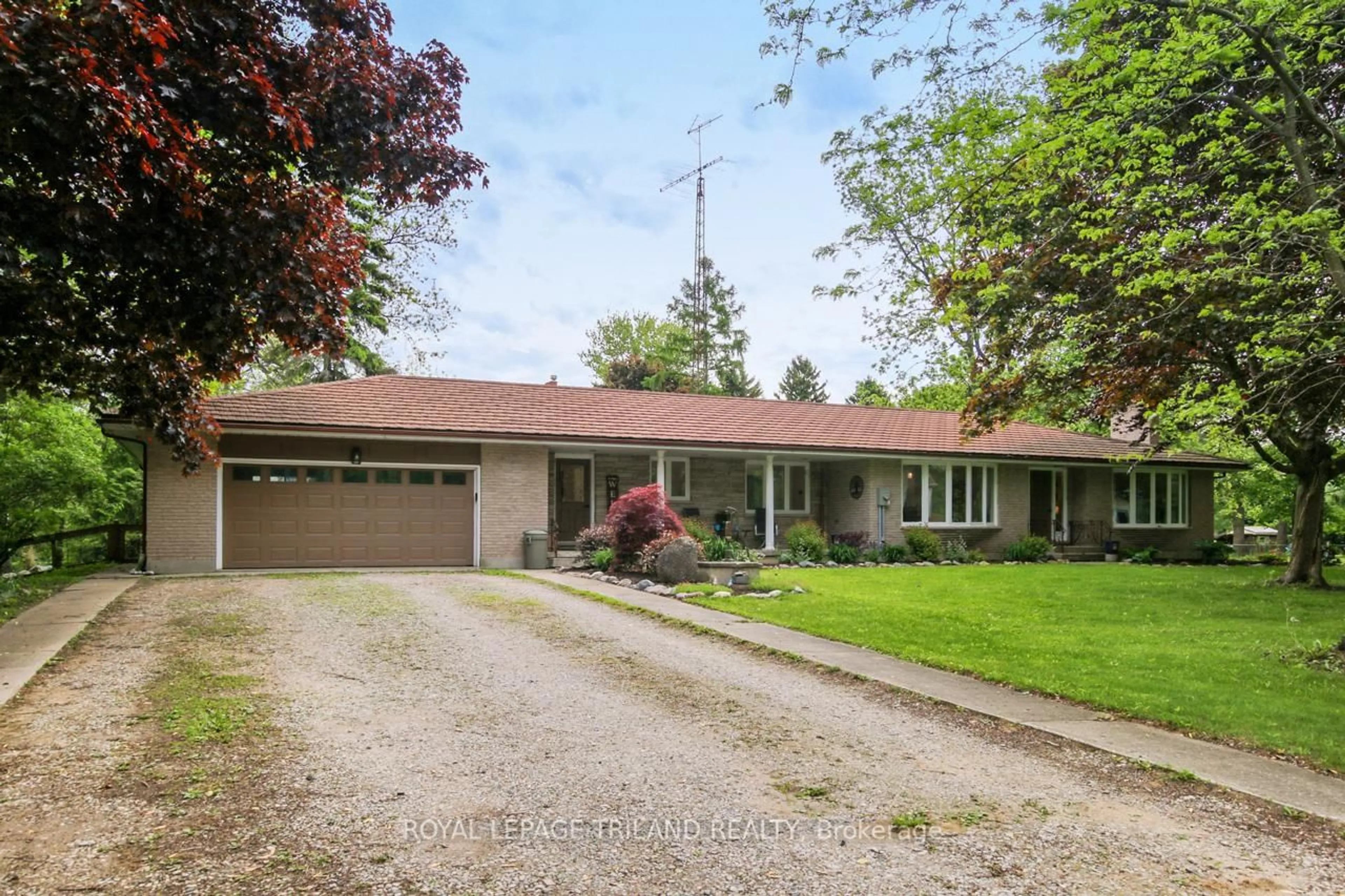 A pic from outside/outdoor area/front of a property/back of a property/a pic from drone, street for 9460 Currie Rd, Dutton/Dunwich Ontario N0L 2M0