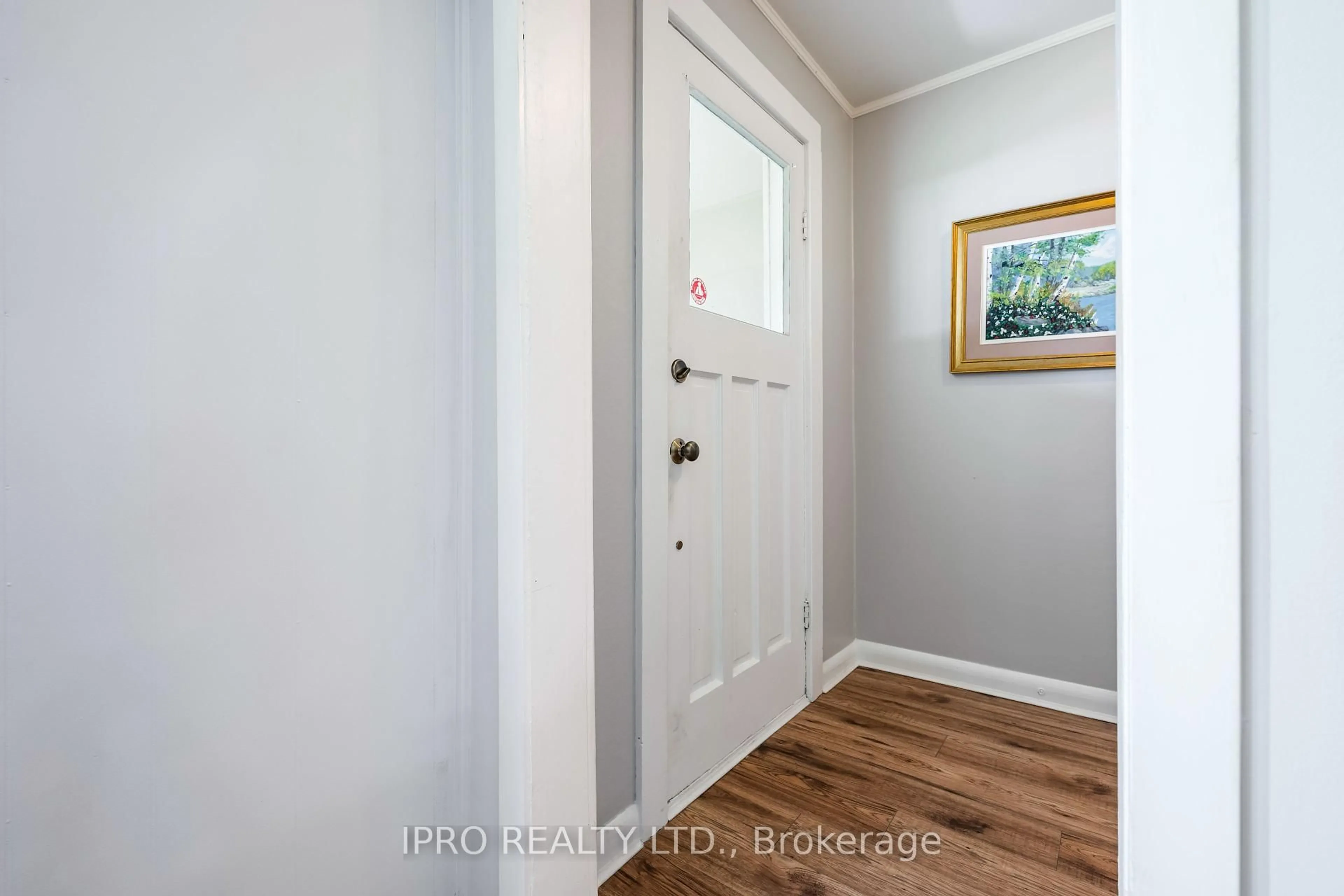 Indoor entryway for 217 Main St, Shelburne Ontario L0N 1S3