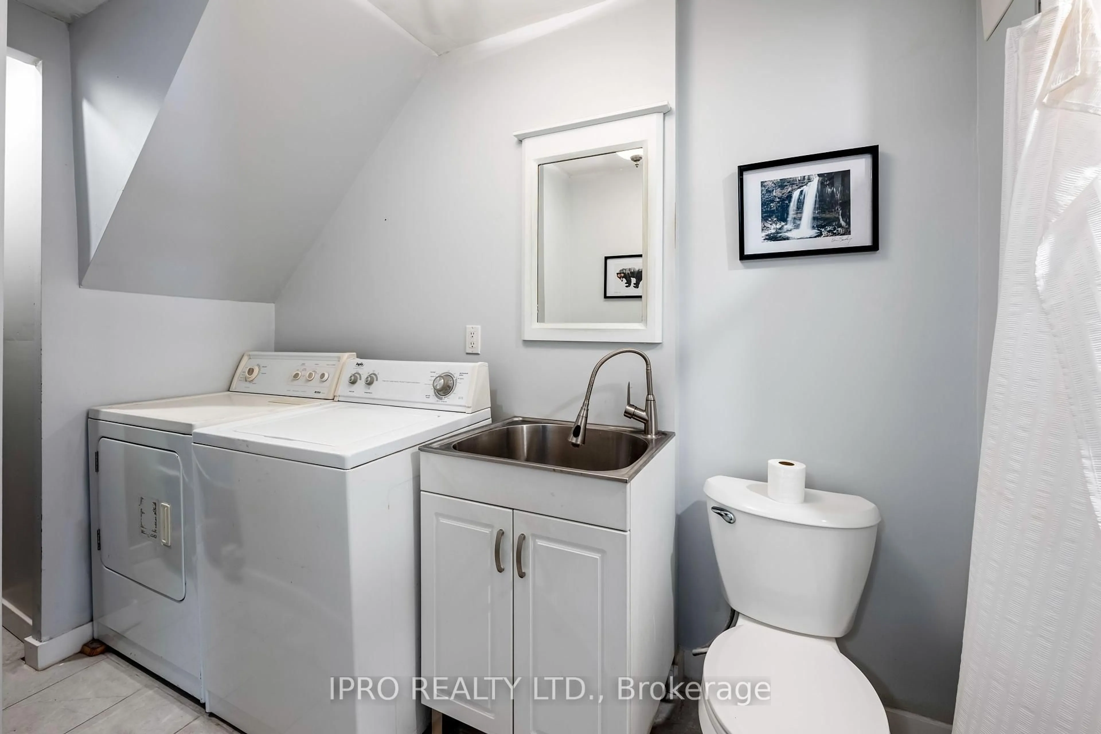 Laundry room for 217 Main St, Shelburne Ontario L0N 1S3