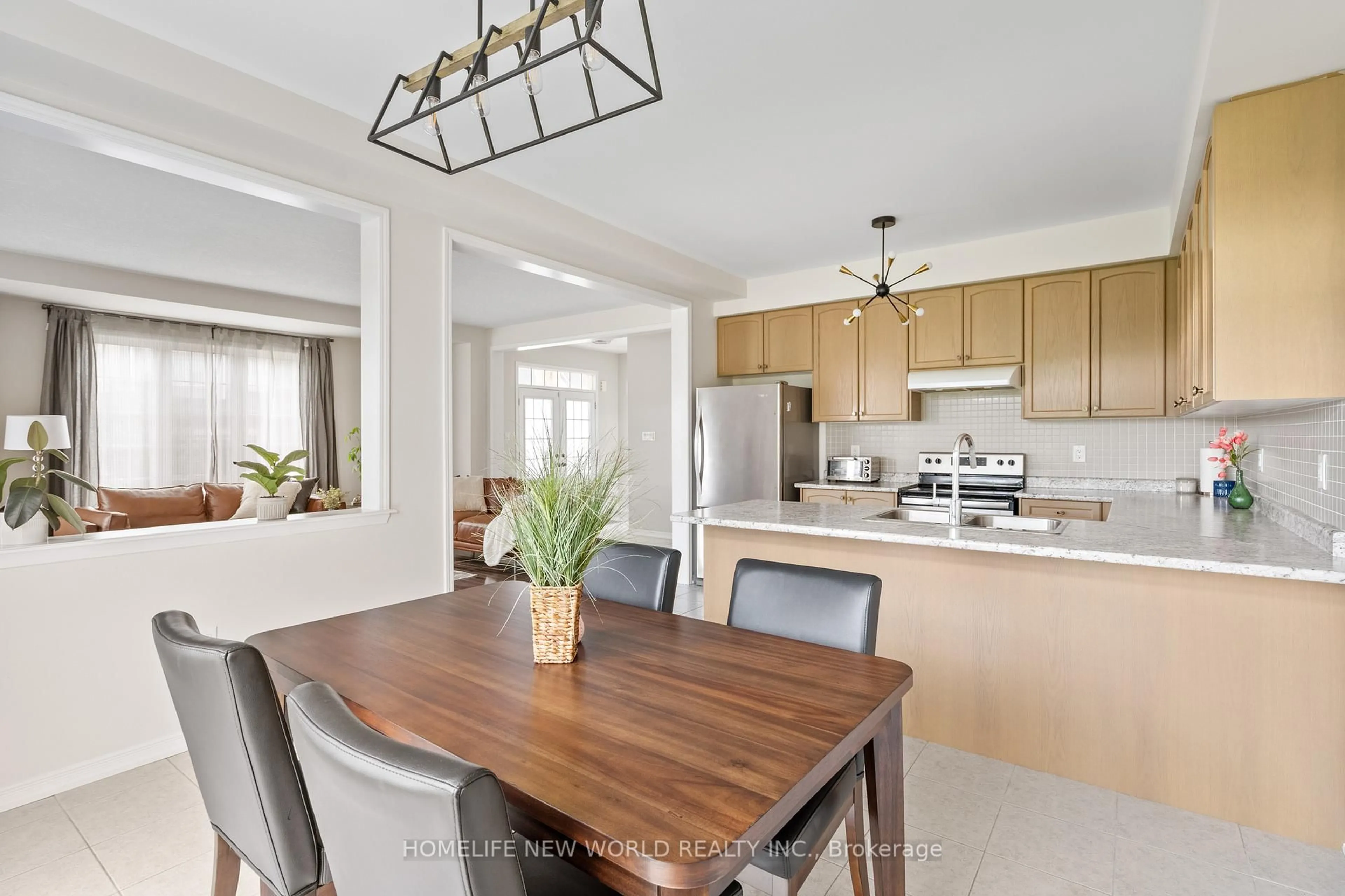 Open concept kitchen, unknown for 7705 Shadbush Lane, Niagara Falls Ontario L2H 3R3
