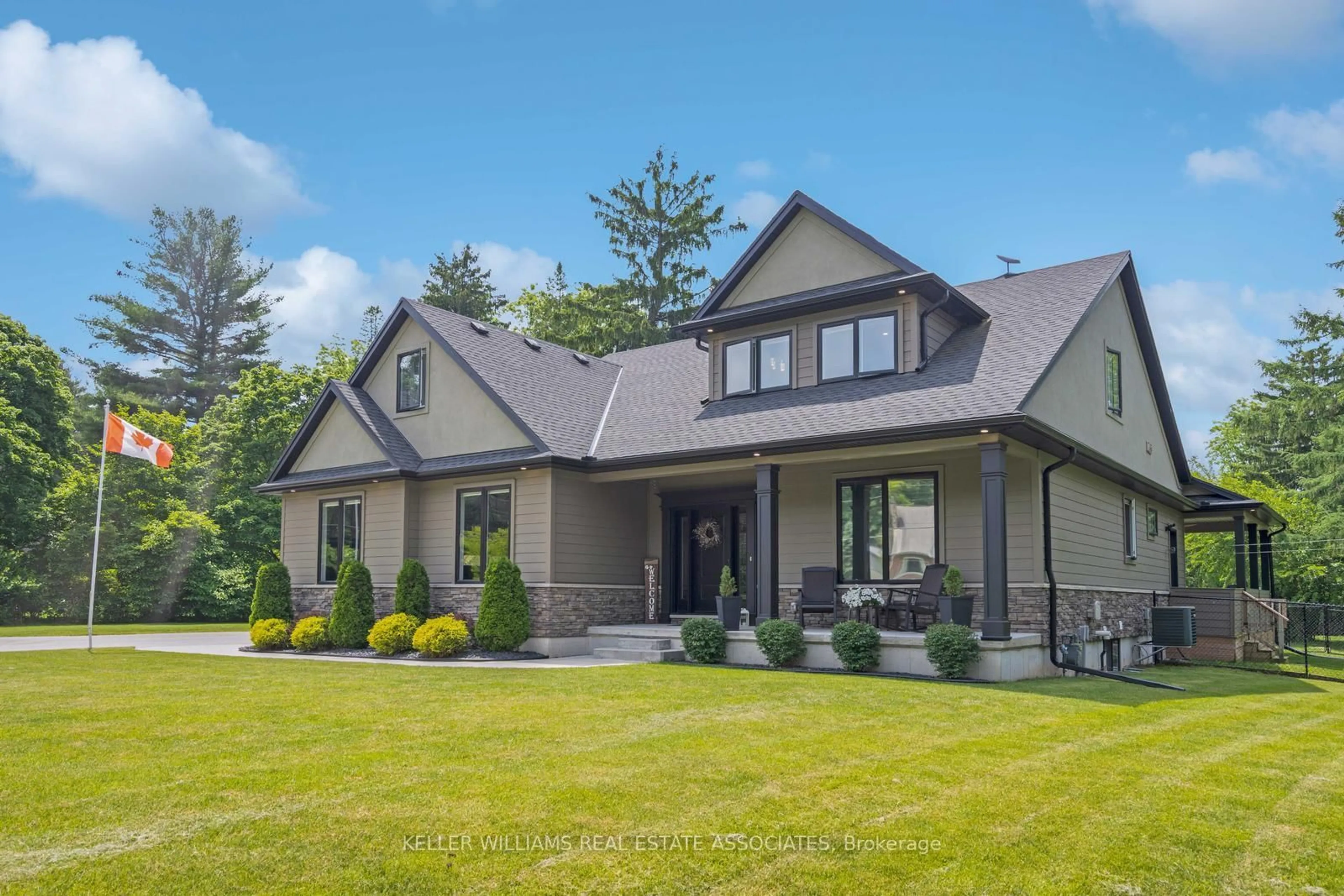 Home with vinyl exterior material, unknown for 8037 Springwater Rd, Central Elgin Ontario N5H 2R4