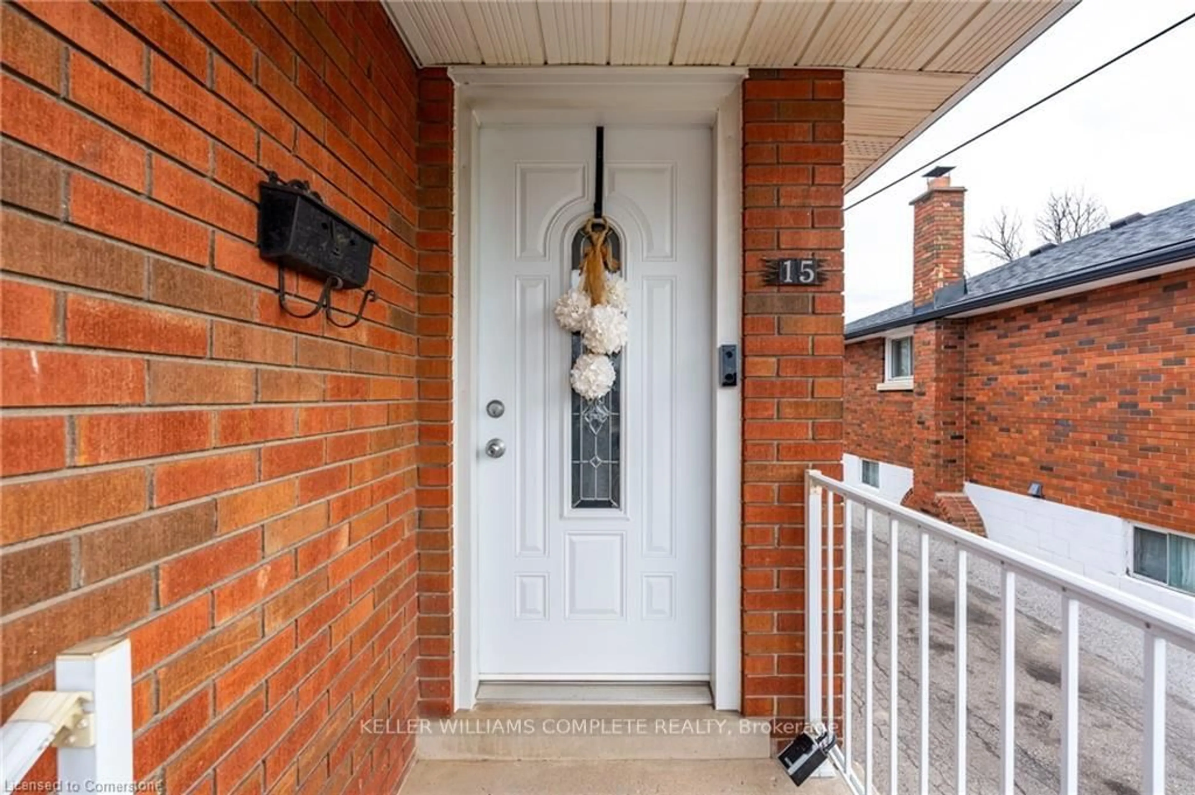 Indoor entryway for 15 Nelligan Pl, Hamilton Ontario L8K 4X6