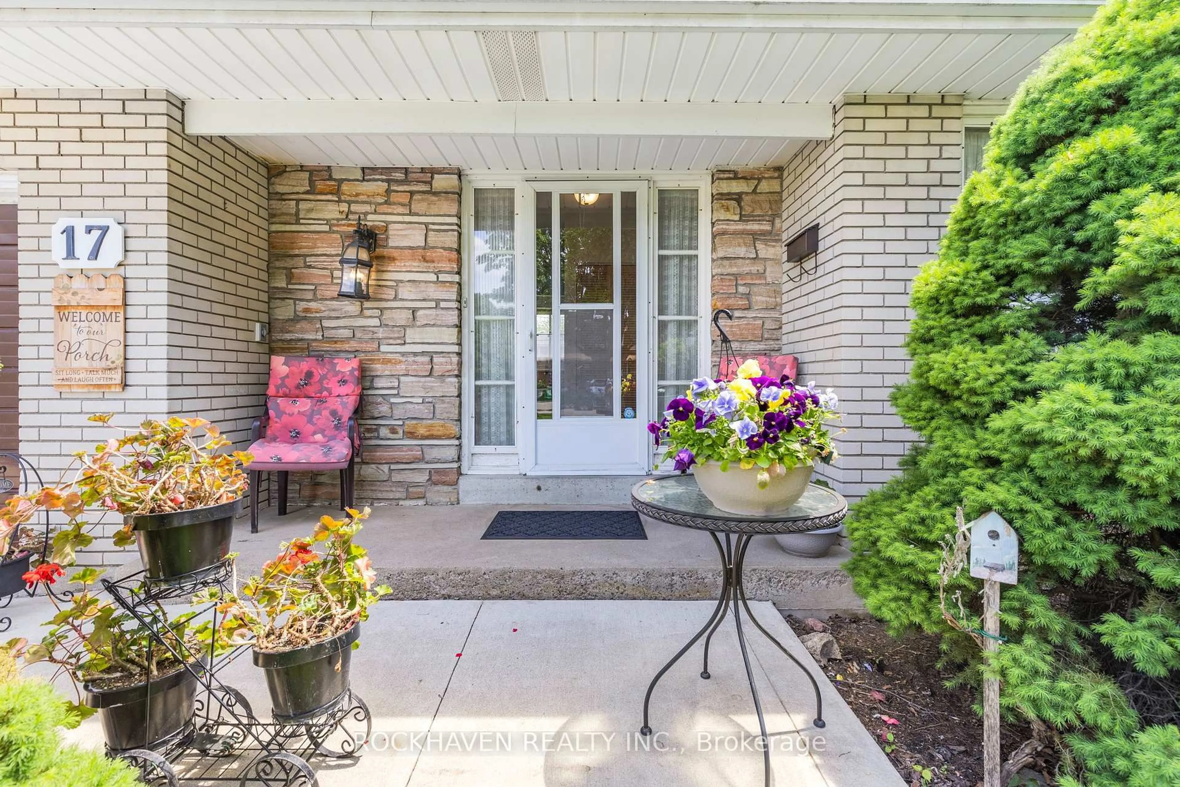 Indoor entryway for 17 Ramsgate Dr, Hamilton Ontario L8G 3V4