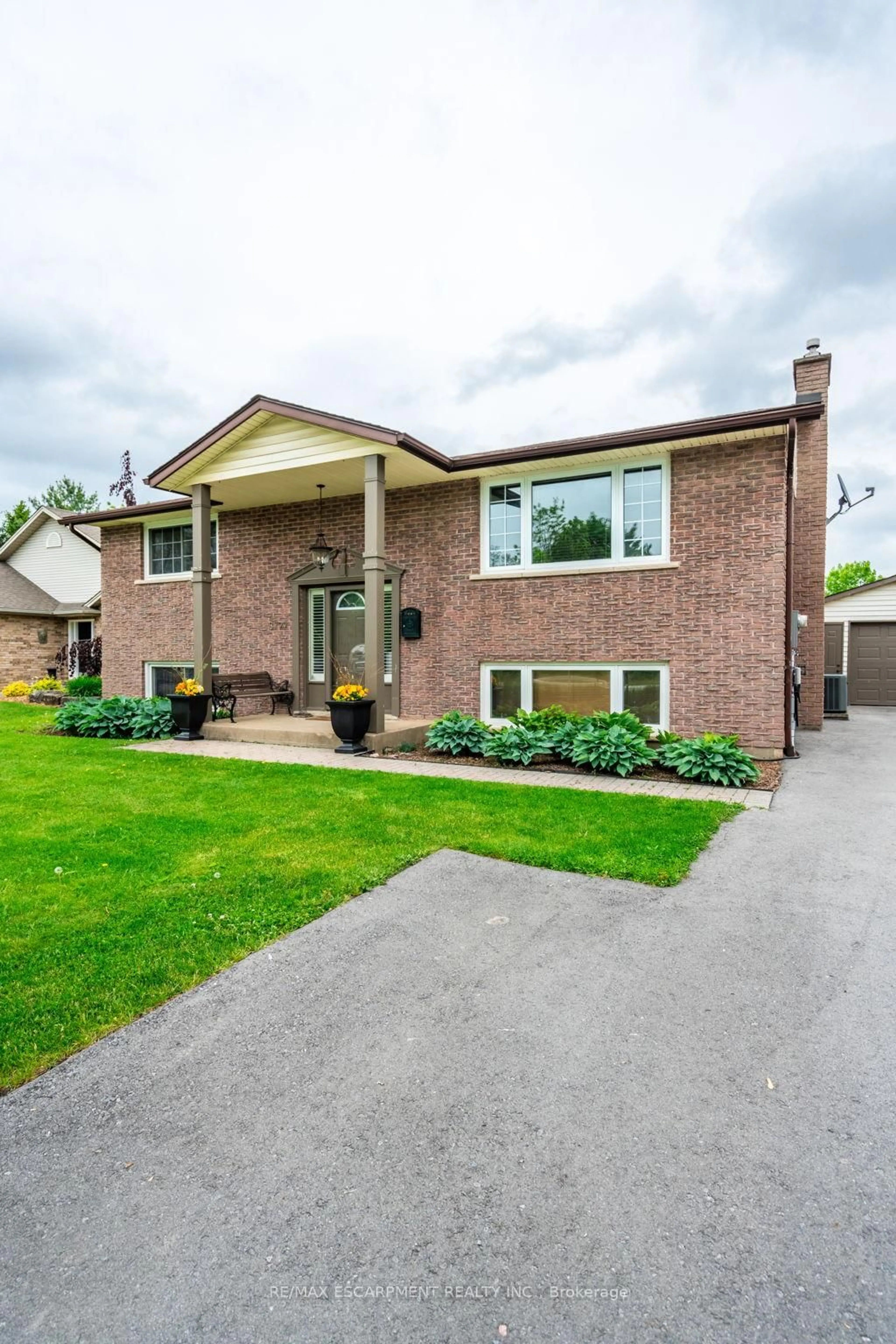 Home with brick exterior material, street for 3799 19th St, Lincoln Ontario L0R 1S0
