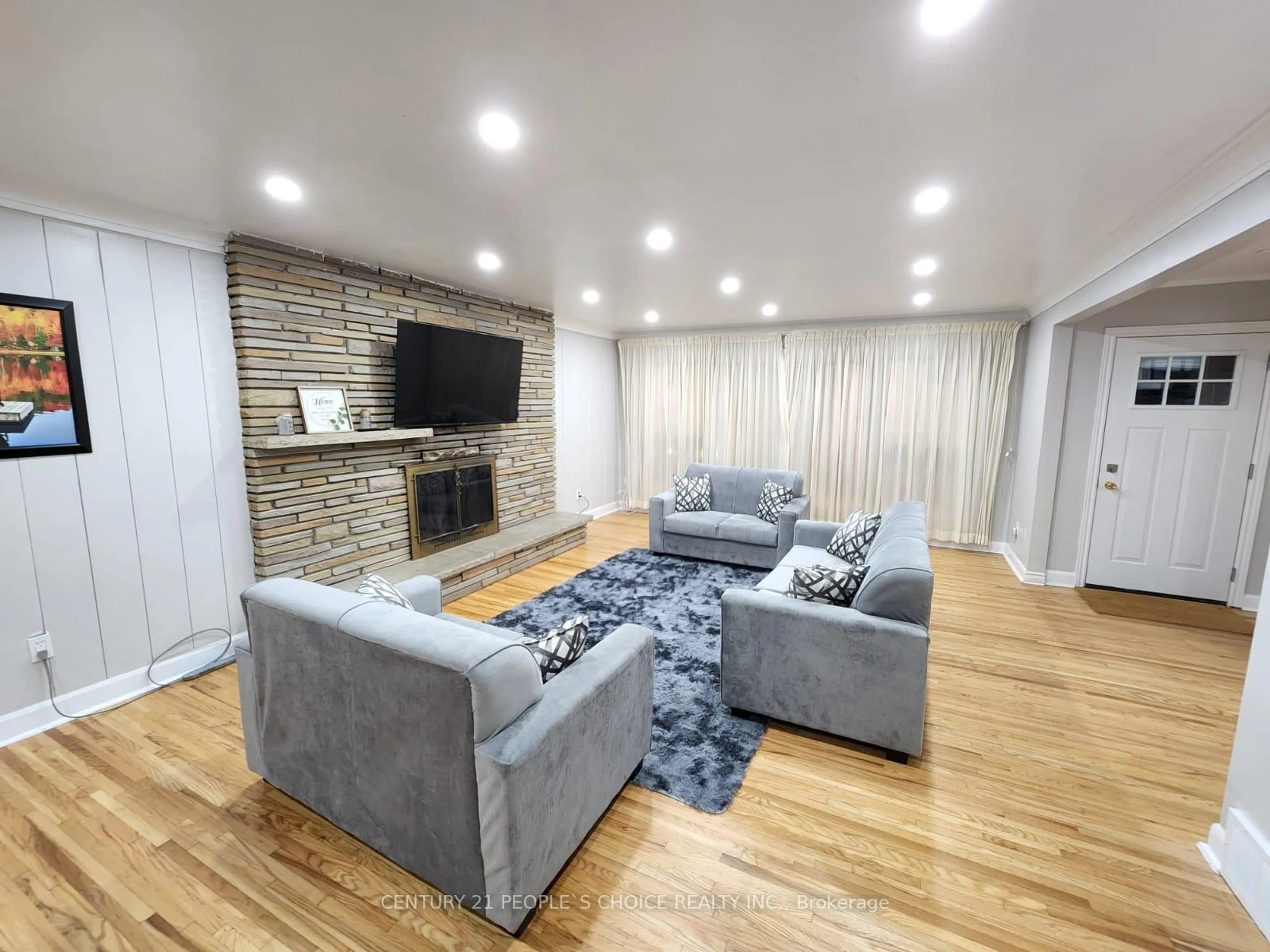 Living room with furniture, unknown for 1467 Niagara Pkwy, Fort Erie Ontario L2A 5M4
