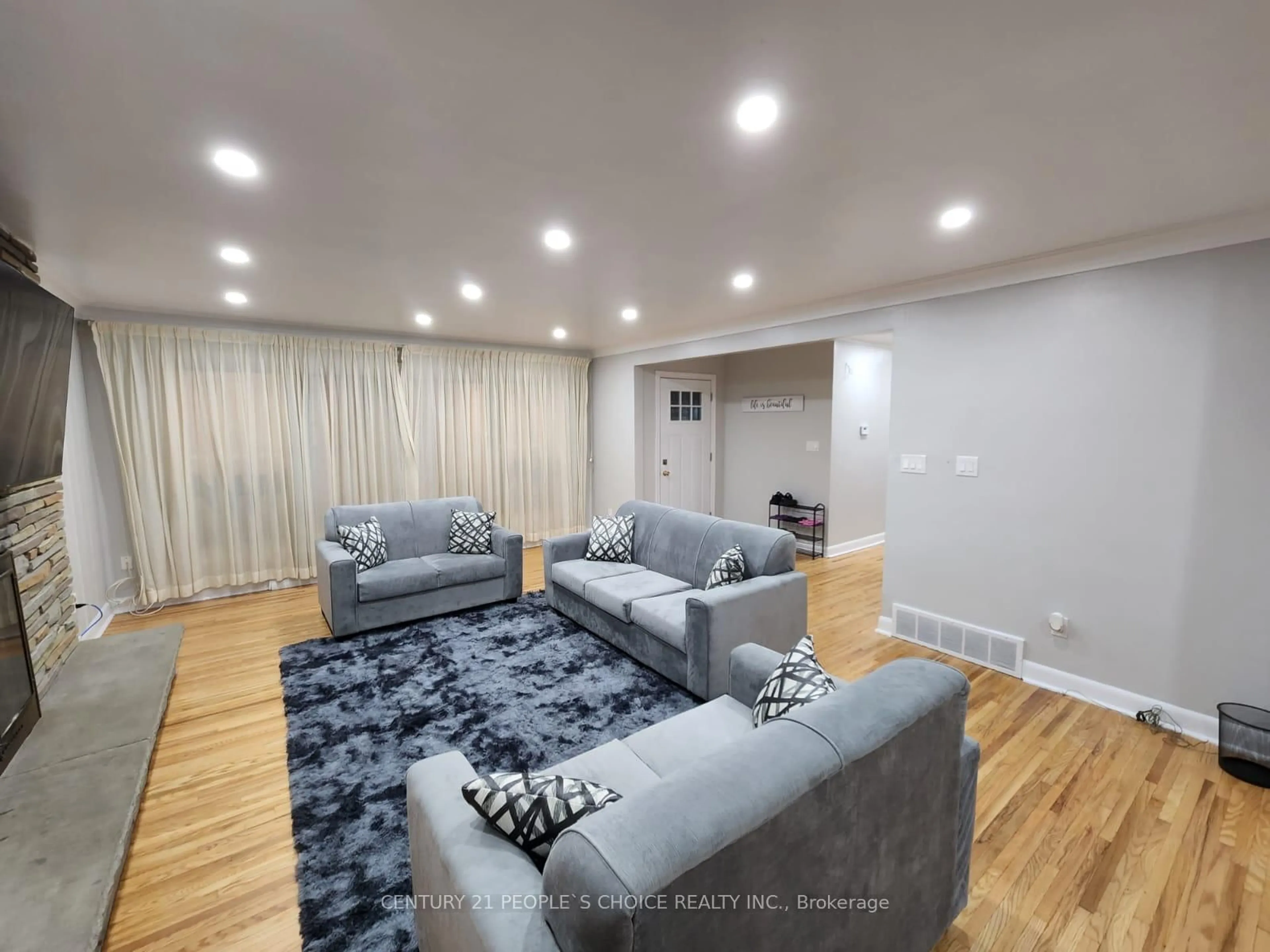 Living room with furniture, unknown for 1467 Niagara Pkwy, Fort Erie Ontario L2A 5M4