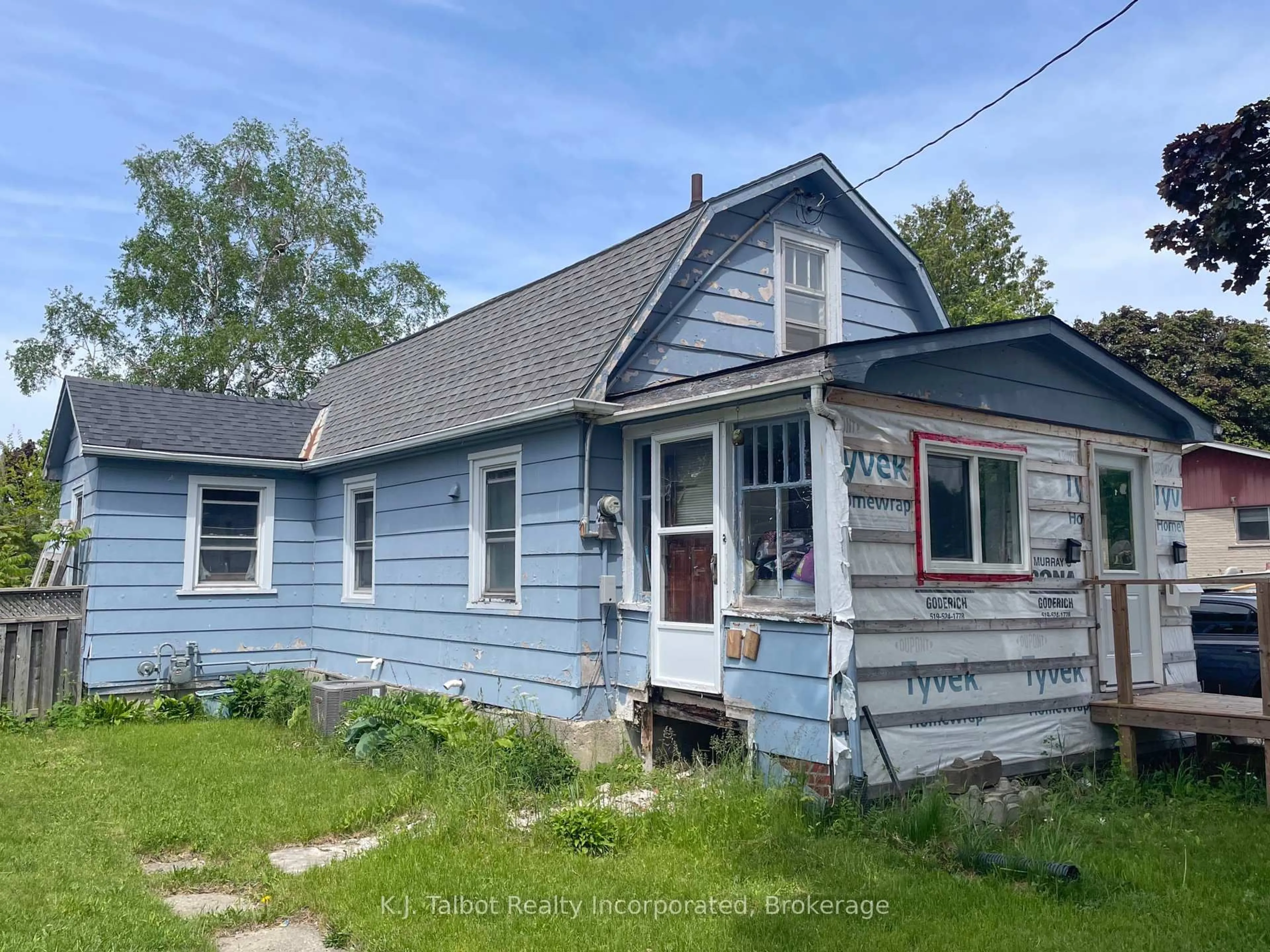 Unknown for 208 Hincks St, Goderich Ontario N7A 3C8