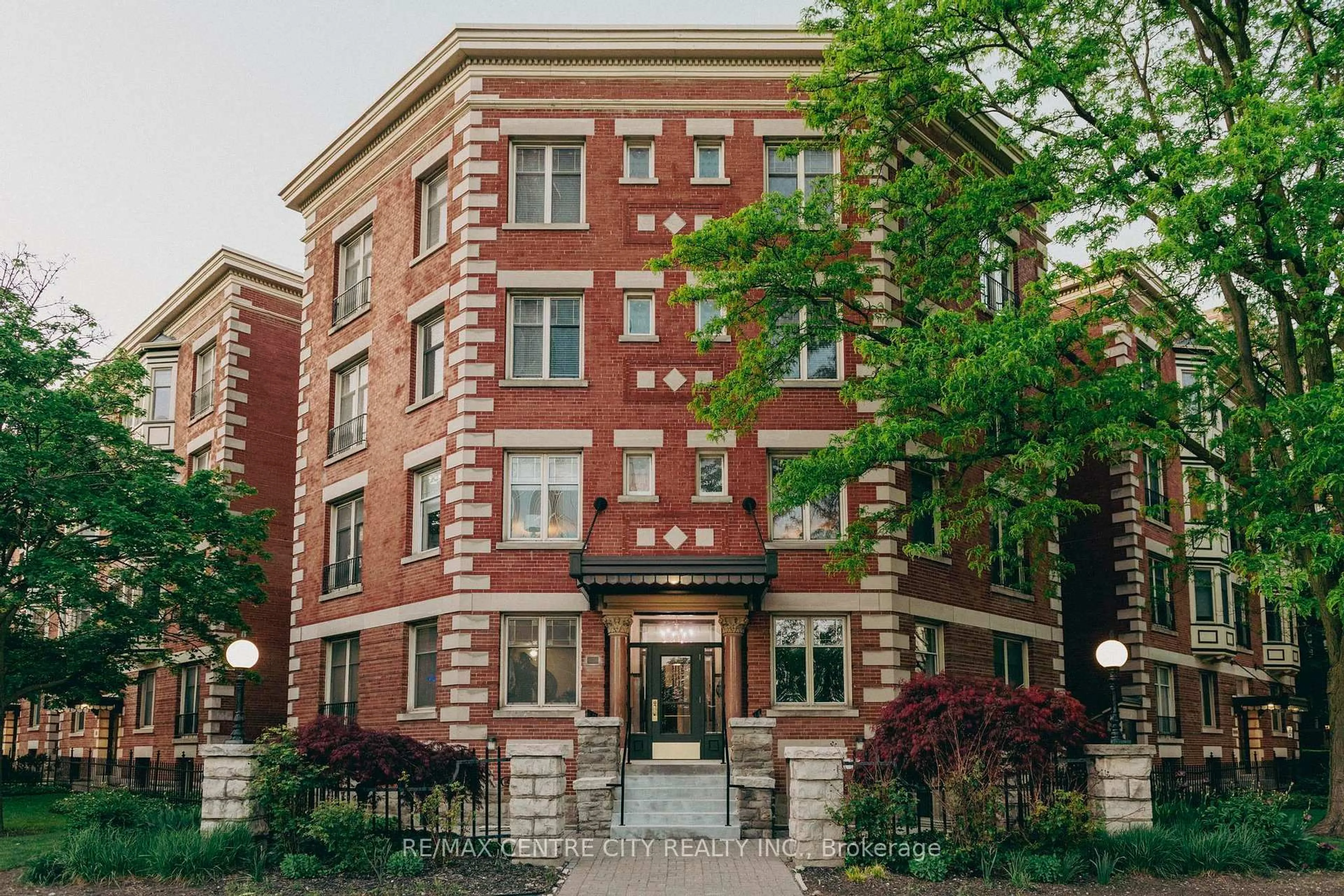 Home with brick exterior material, building for 460 Wellington St #309, London East Ontario N6A 3P8