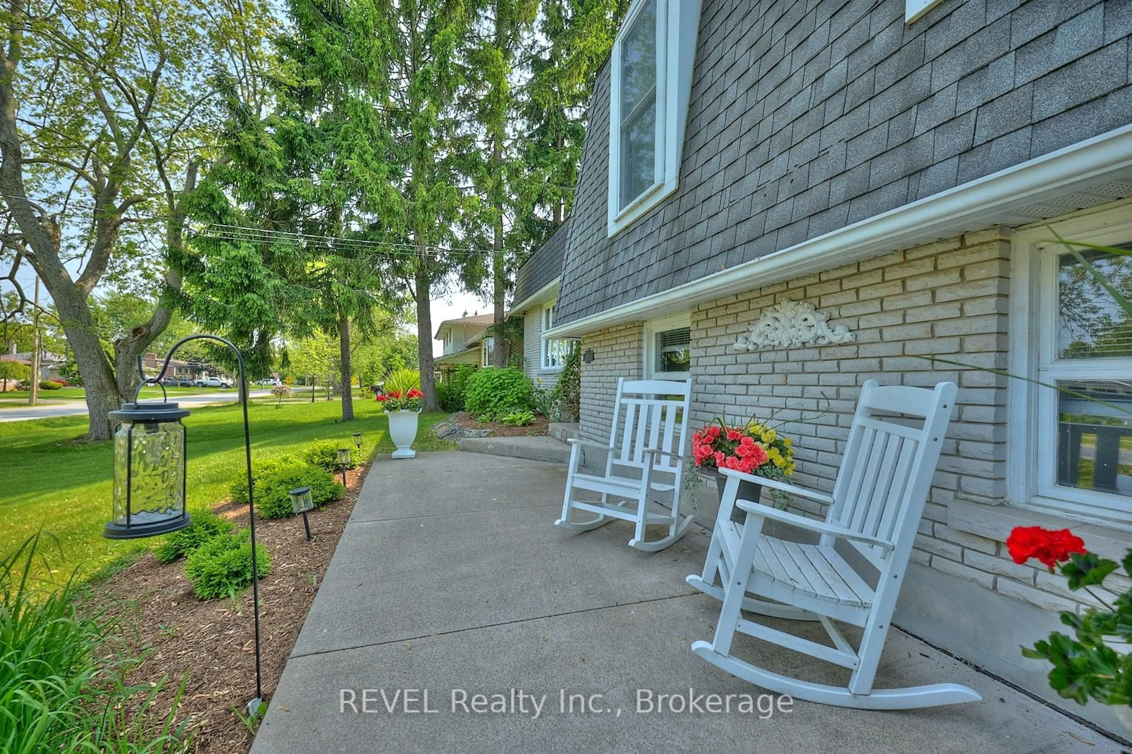 Patio, water/lake/river/ocean view for 877 Daytona Dr, Fort Erie Ontario L2A 4Z7