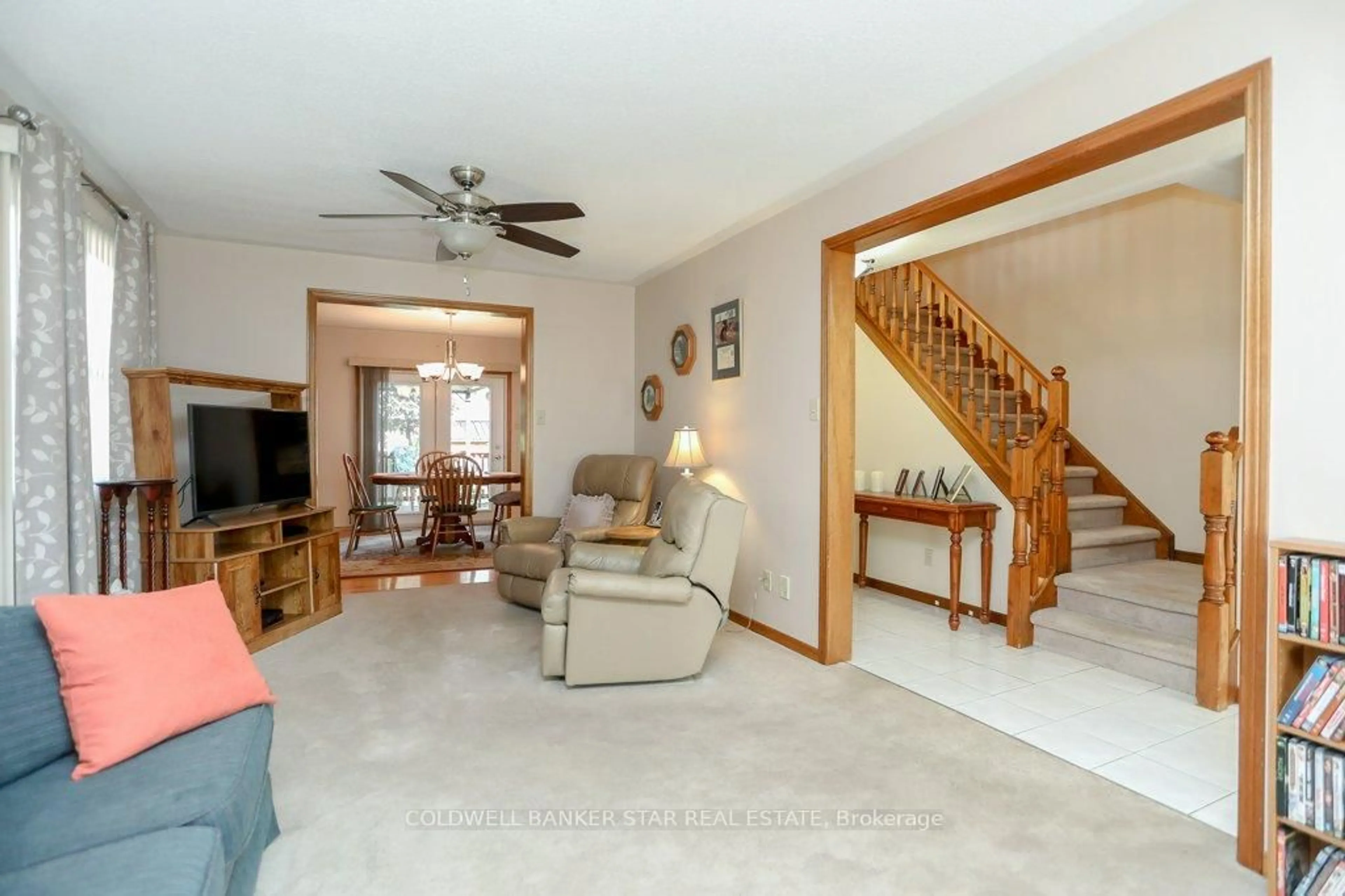 Living room with furniture, unknown for 31 Sinclair Cres, Aylmer Ontario N5H 3B7
