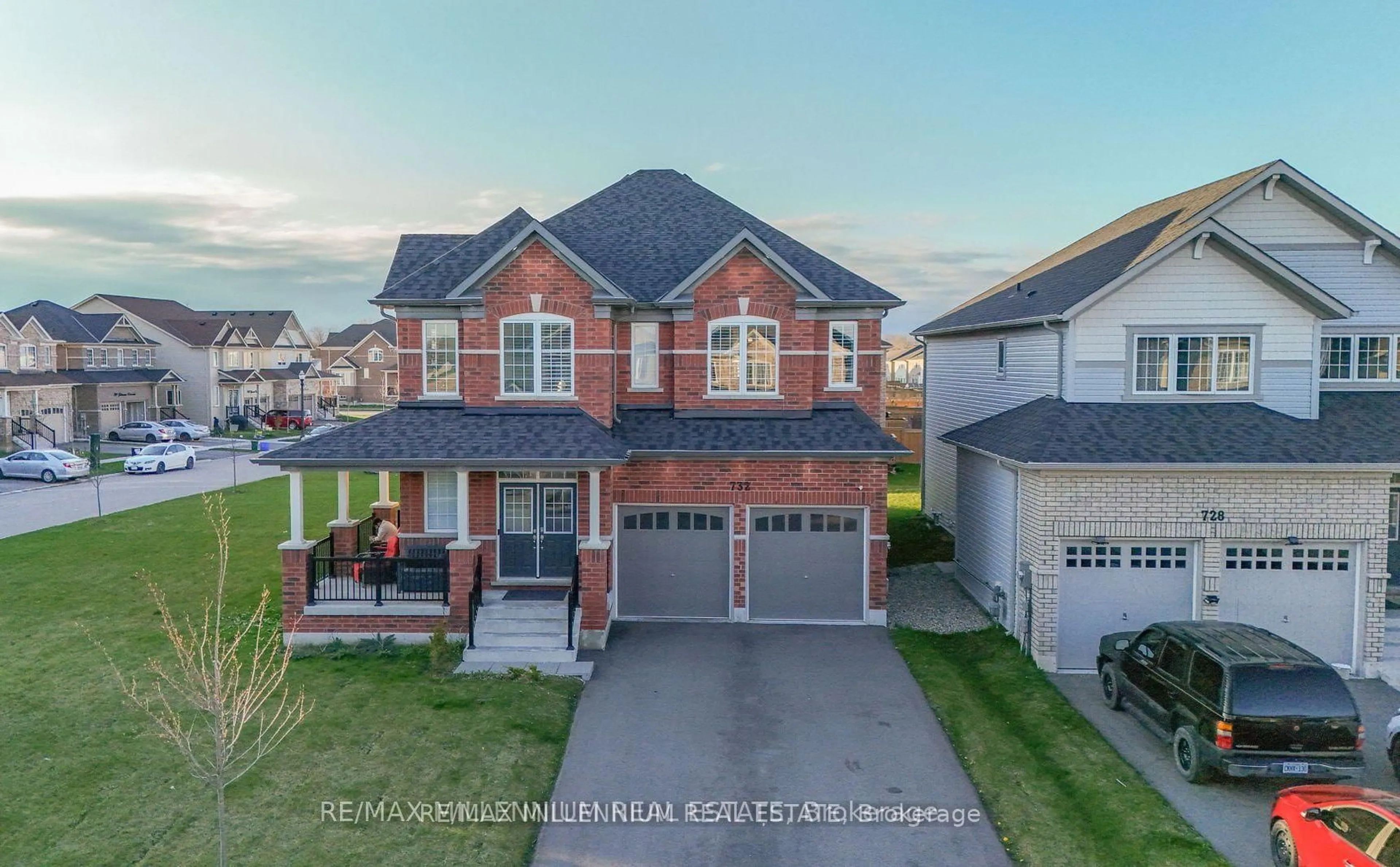 A pic from outside/outdoor area/front of a property/back of a property/a pic from drone, street for 732 Gilmour Cres, Shelburne Ontario L9V 3X2