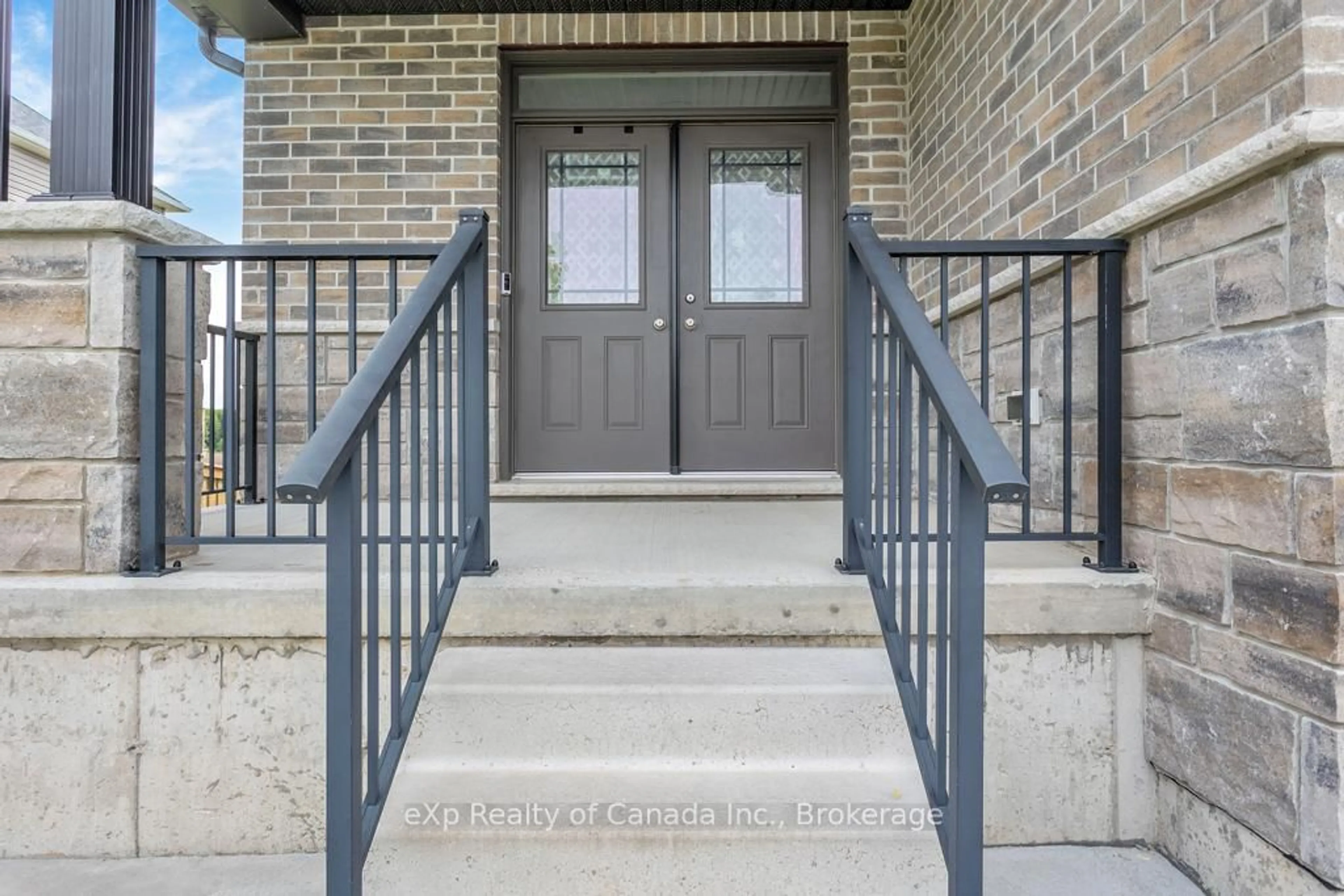 Indoor entryway for 341 Poldon Dr, Norwich Ontario N0J 1P0