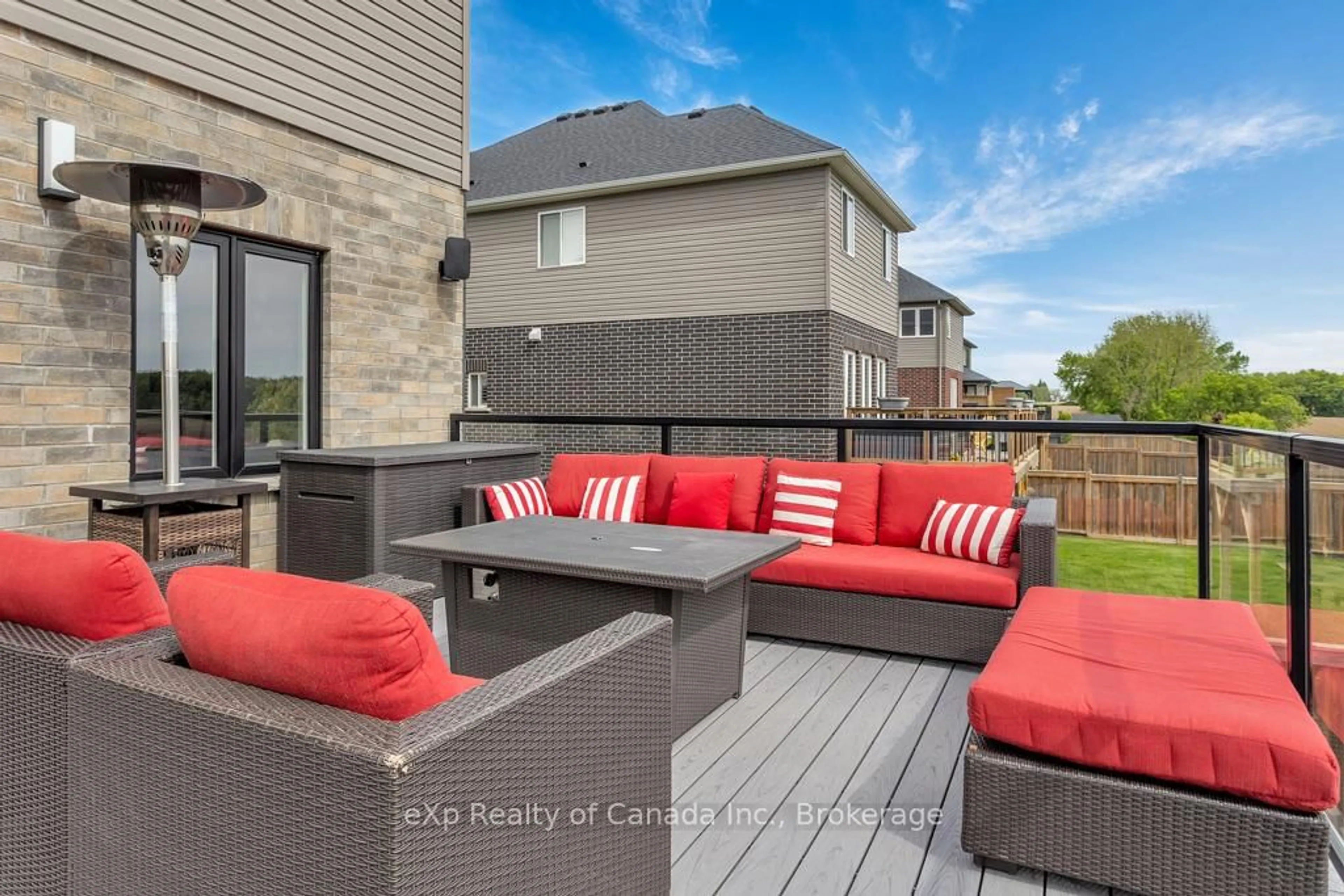 Patio, street for 341 Poldon Dr, Norwich Ontario N0J 1P0