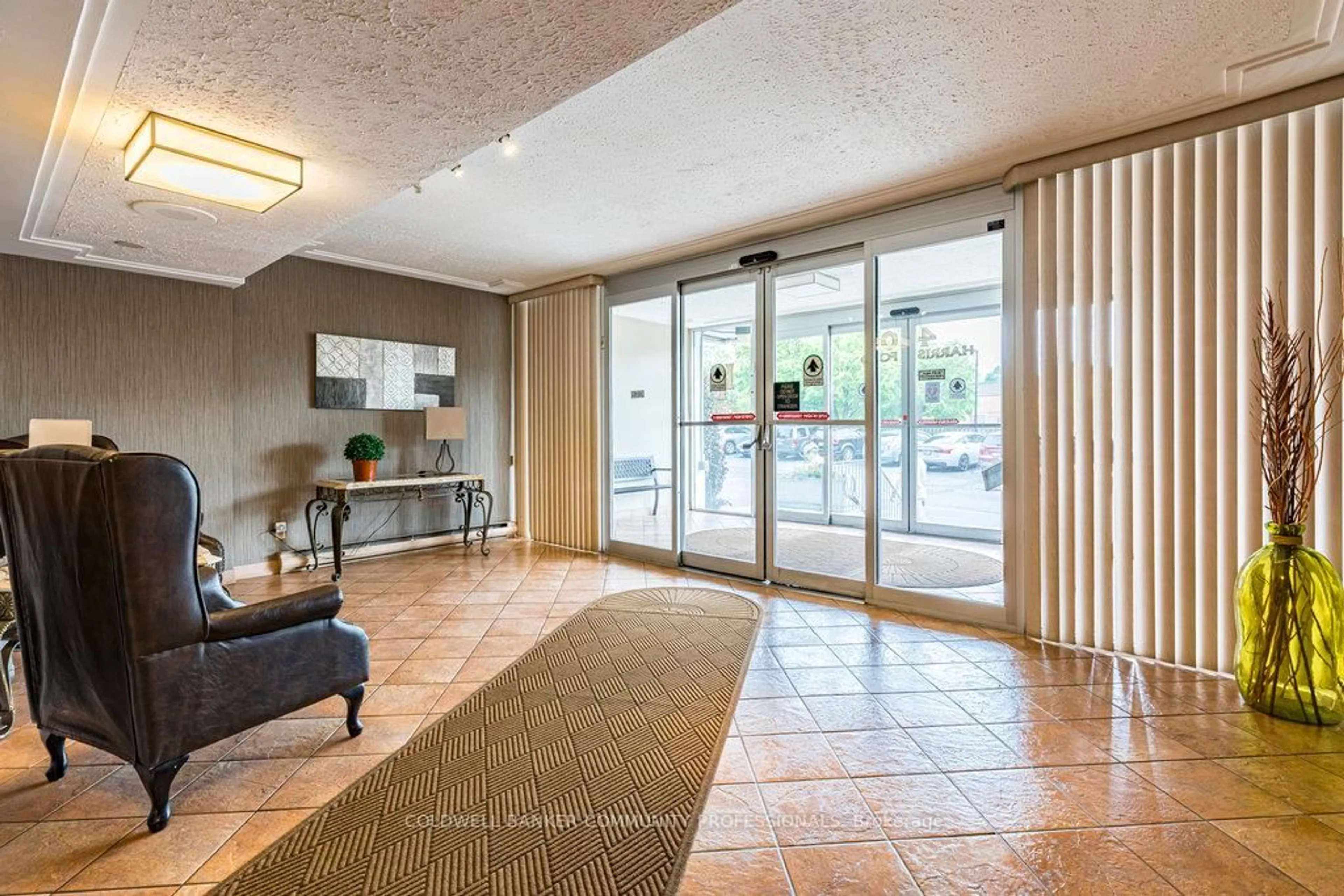 Indoor foyer for 40 Harrisford St #403, Hamilton Ontario L8K 6N1