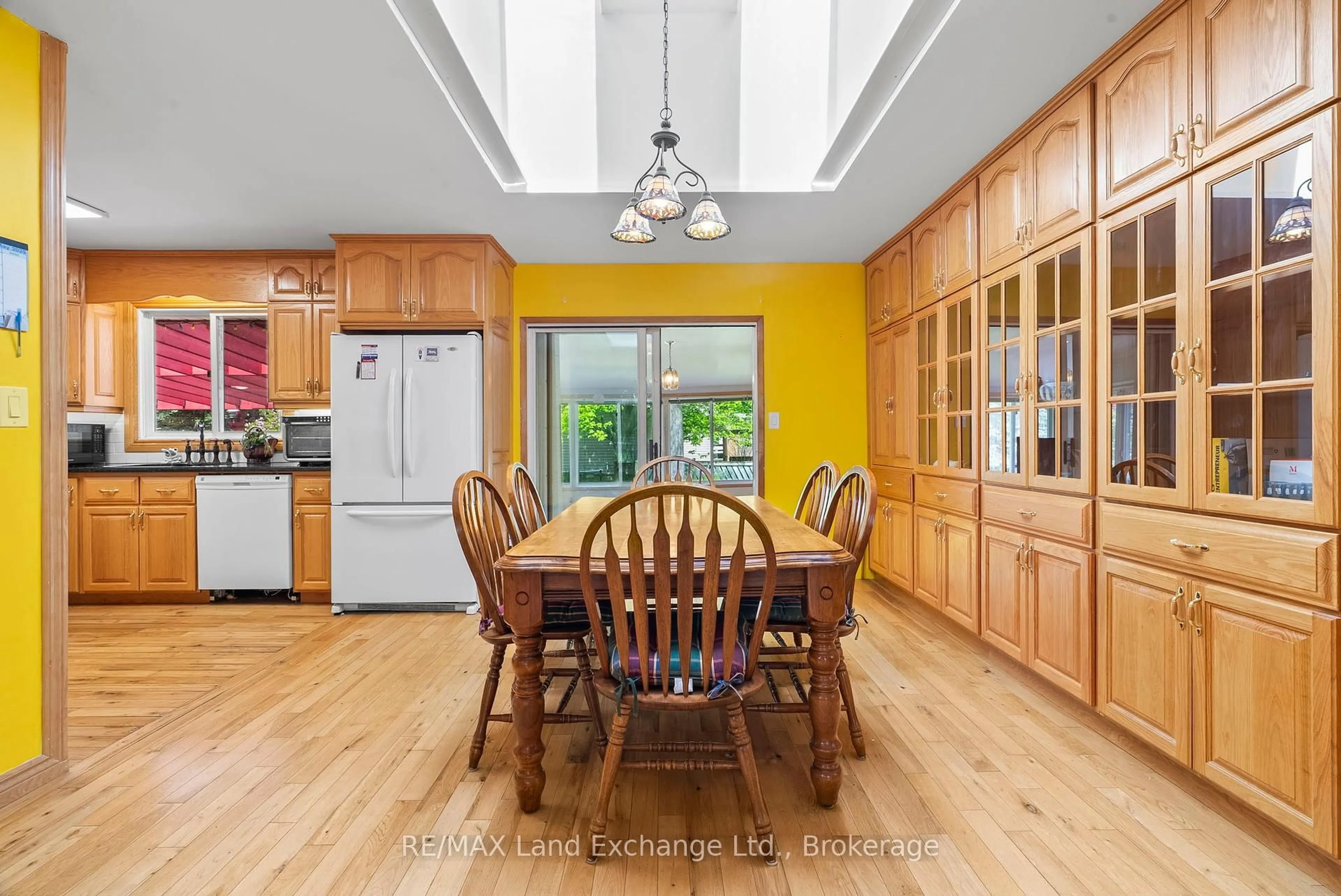 Open concept kitchen, unknown for 401 Winnebago Rd, Huron-Kinloss Ontario N2Z 2X3