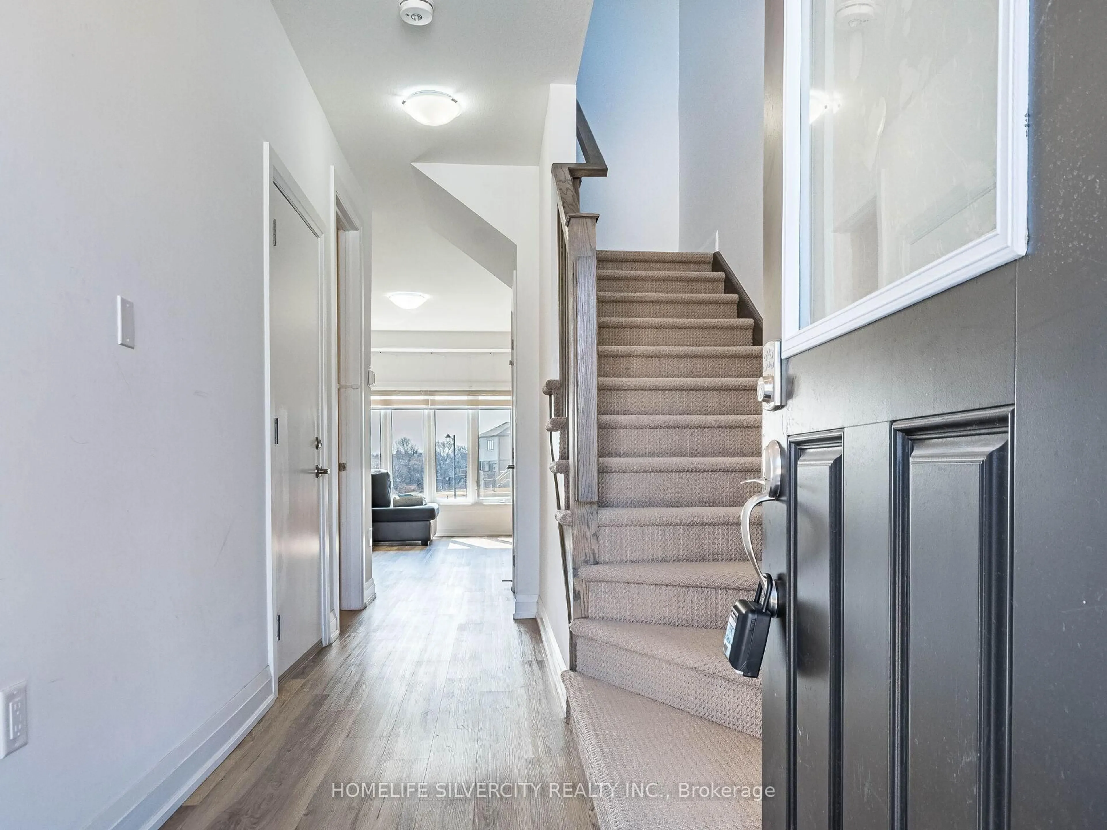 Indoor entryway for 11 Holder Dr, Brantford Ontario N3T 0V1