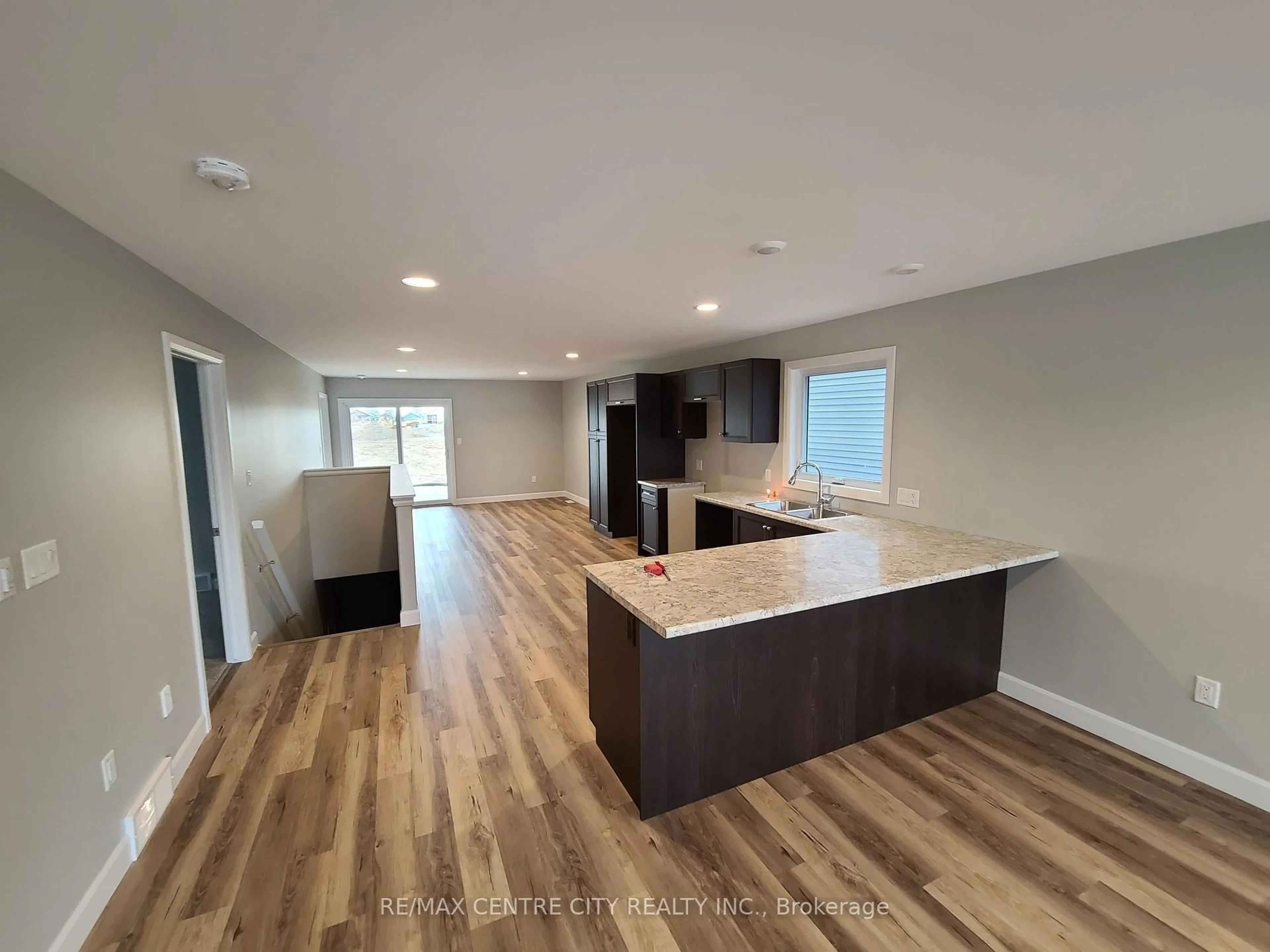 Open concept kitchen, unknown for 137 Arrowhead Lane, Chatham-Kent Ontario N7M 0T2