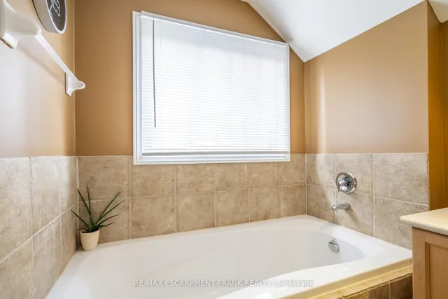 Additional property image - 195 WILSON St Unit 6