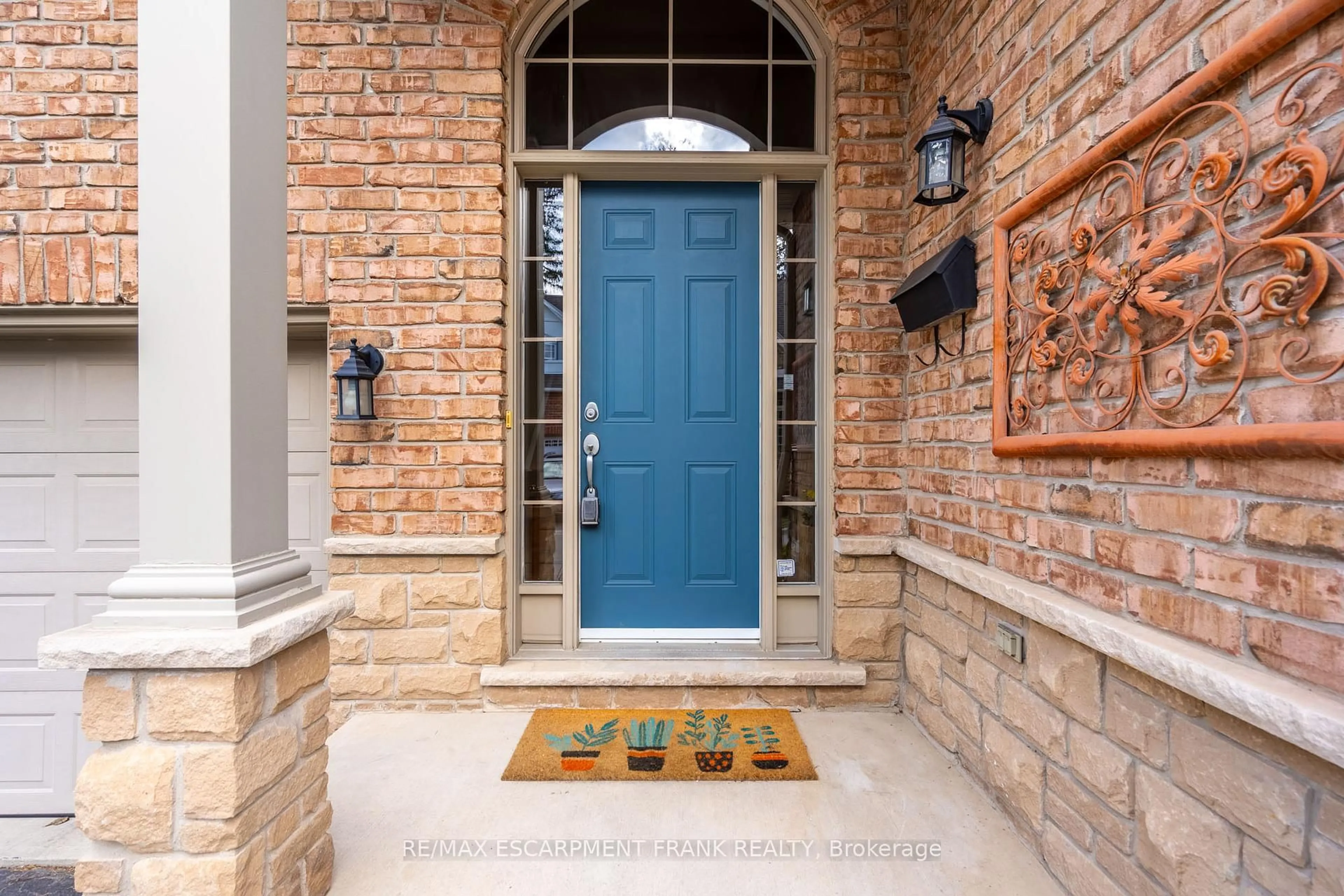 Indoor entryway for 195 WILSON St #6, Hamilton Ontario L9G 1N4