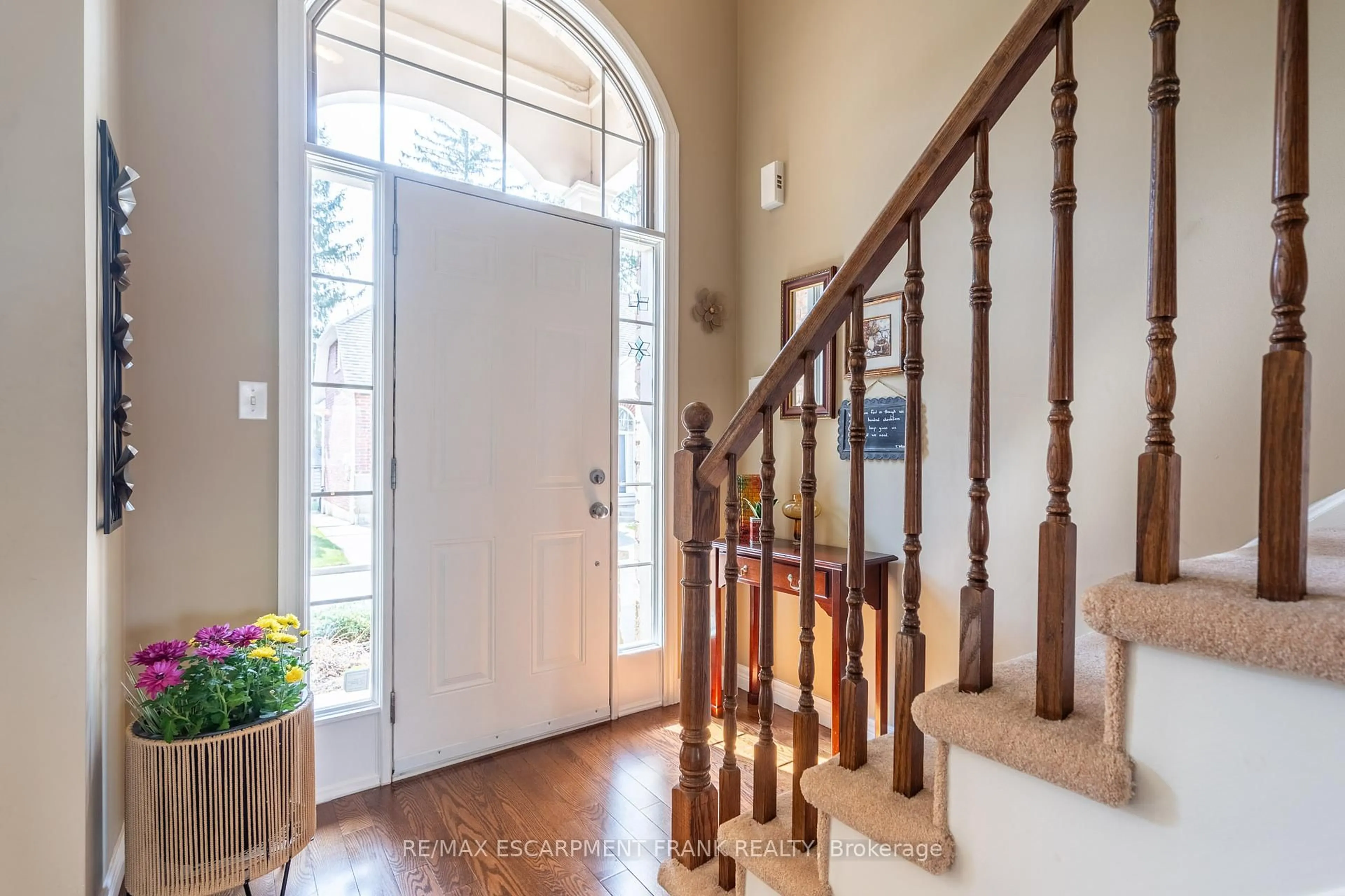 Indoor entryway for 195 WILSON St #6, Hamilton Ontario L9G 1N4