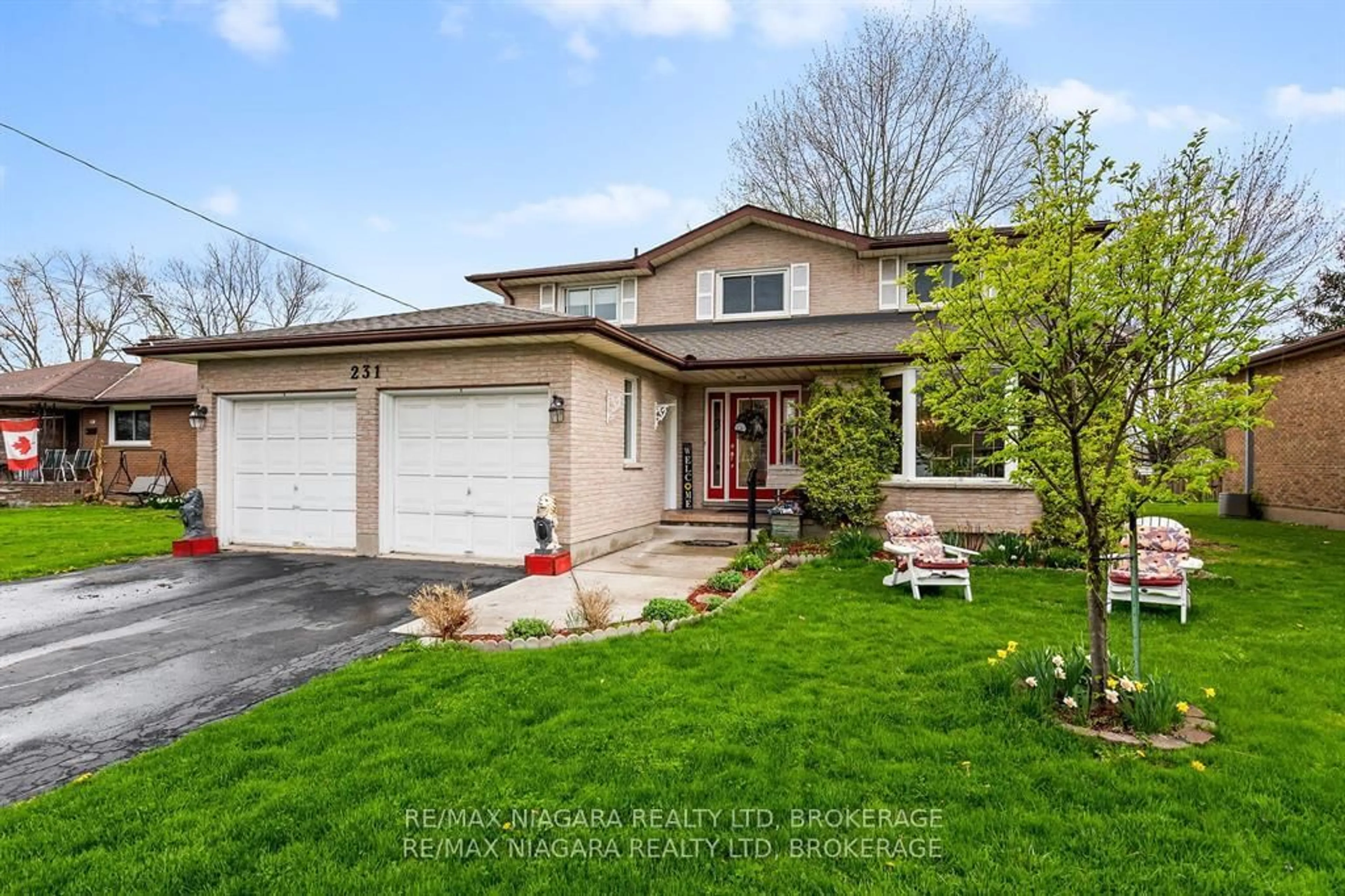Home with vinyl exterior material, street for 231 West Side Rd, Port Colborne Ontario L3K 5L1