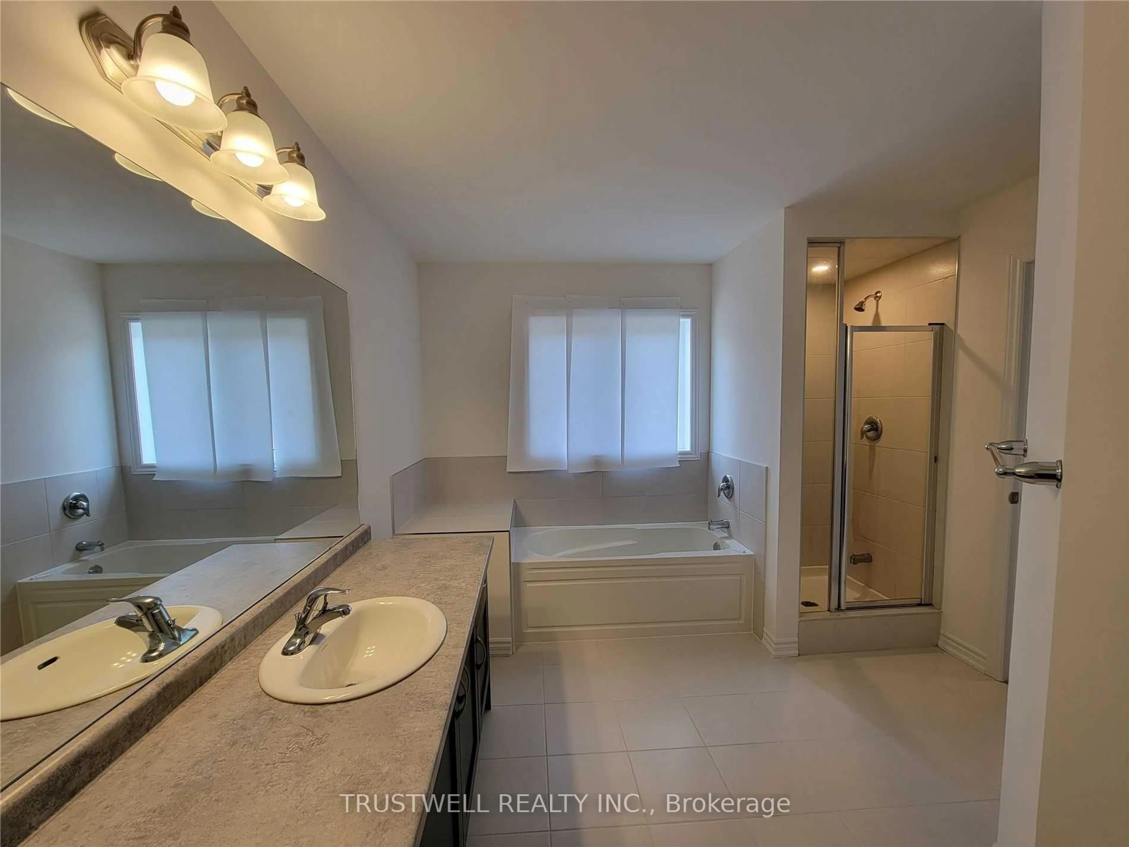 Standard bathroom, ceramic/tile floor for 71 Flagg Ave, Brant Ontario N3L 0J8