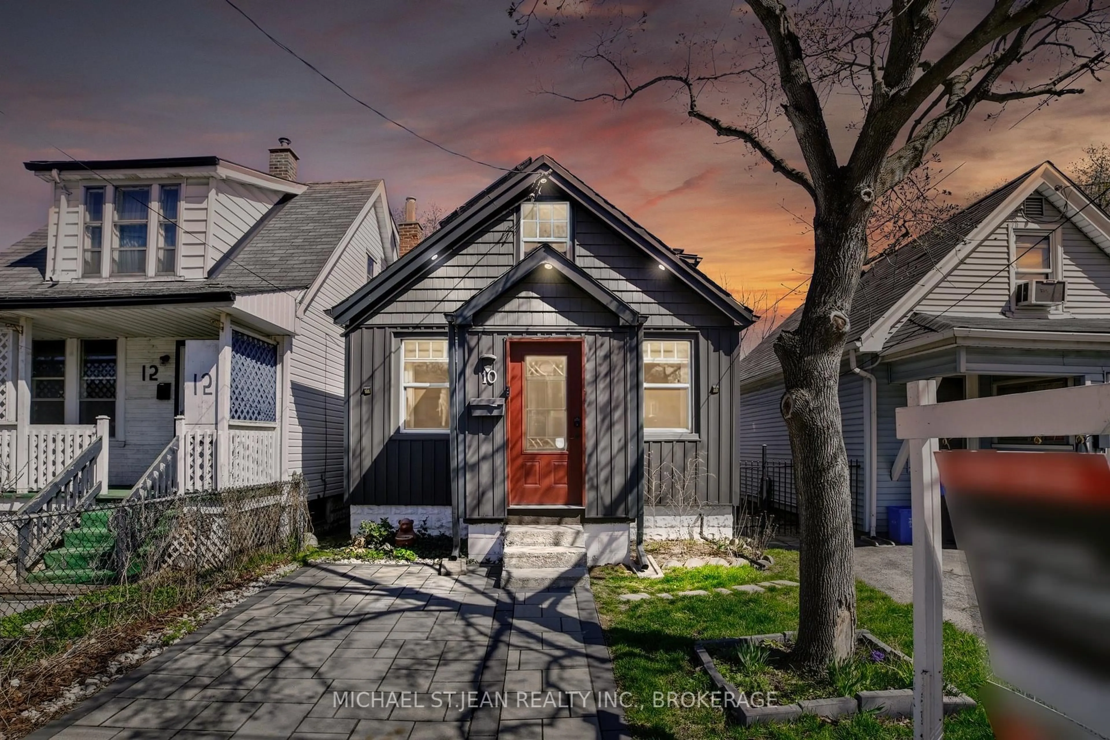 Unknown for 10 Alice St, Hamilton Ontario L8H 4R1