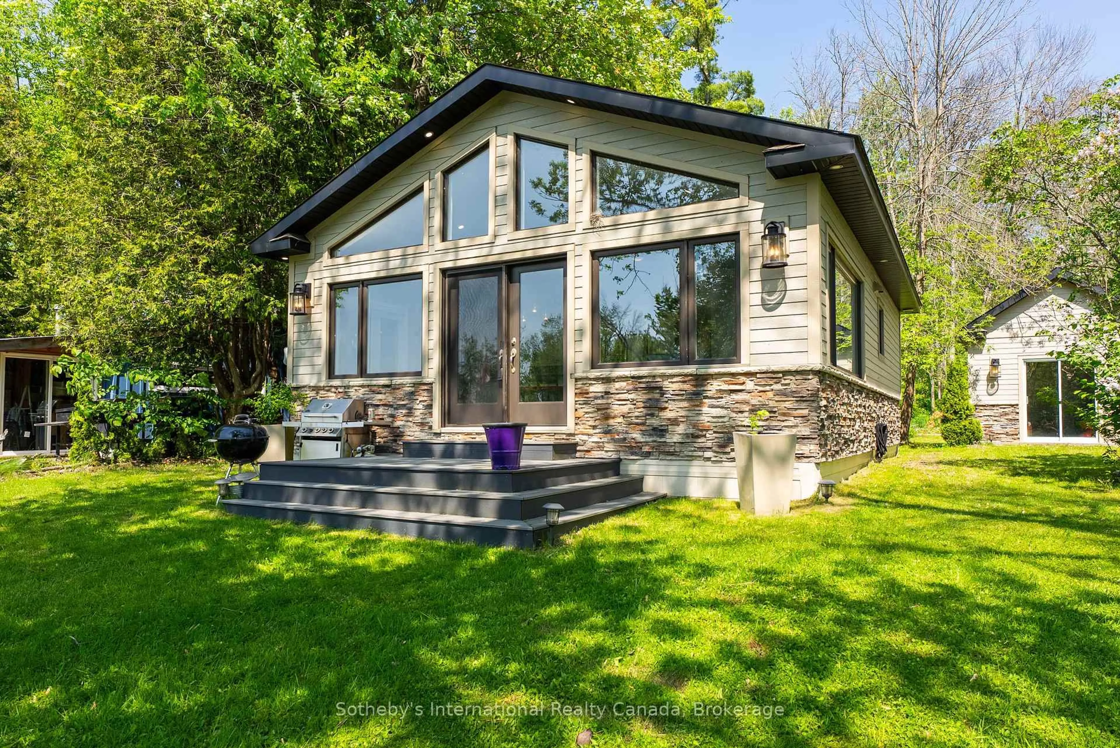 Home with vinyl exterior material, water/lake/river/ocean view for 1031 Bea Dale Lane, Gravenhurst Ontario P0E 1N0