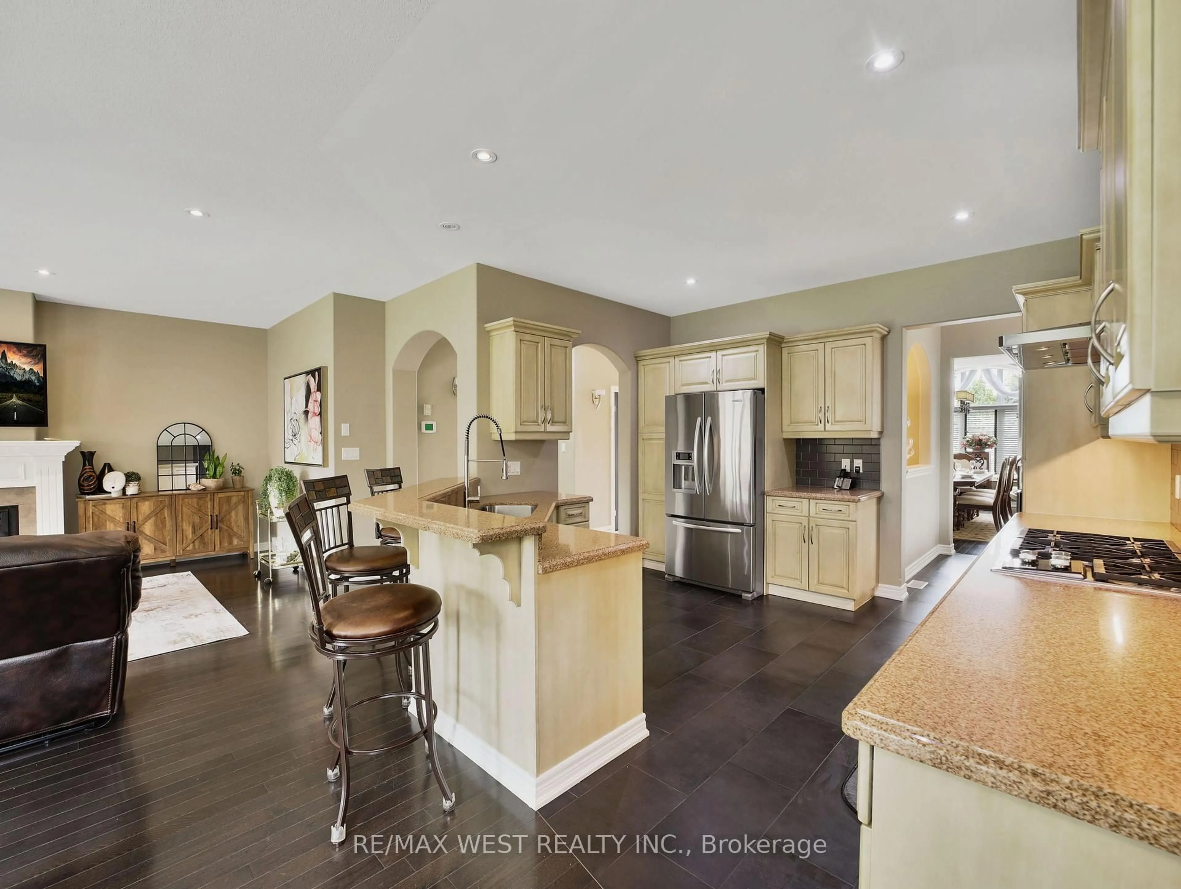 Open concept kitchen, ceramic/tile floor for 59 Cherry Ridge Blvd, Pelham Ontario L0S 1C0