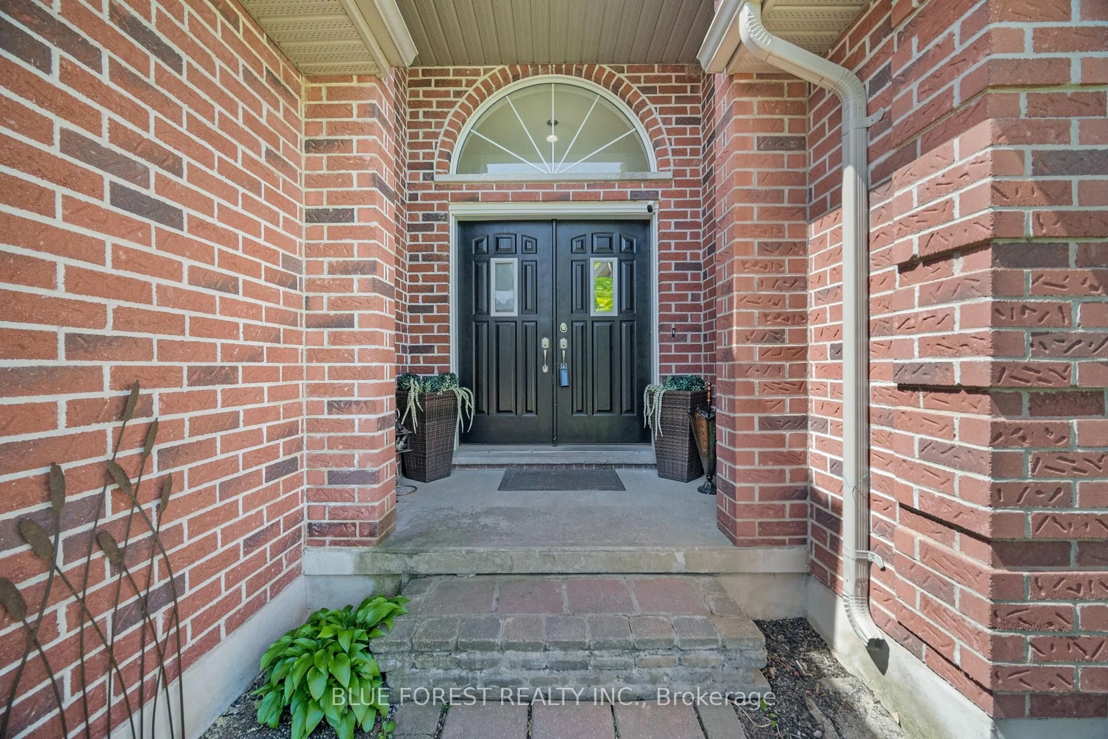 Indoor entryway for 57 Augusta Cres, St. Thomas Ontario N5R 6K1