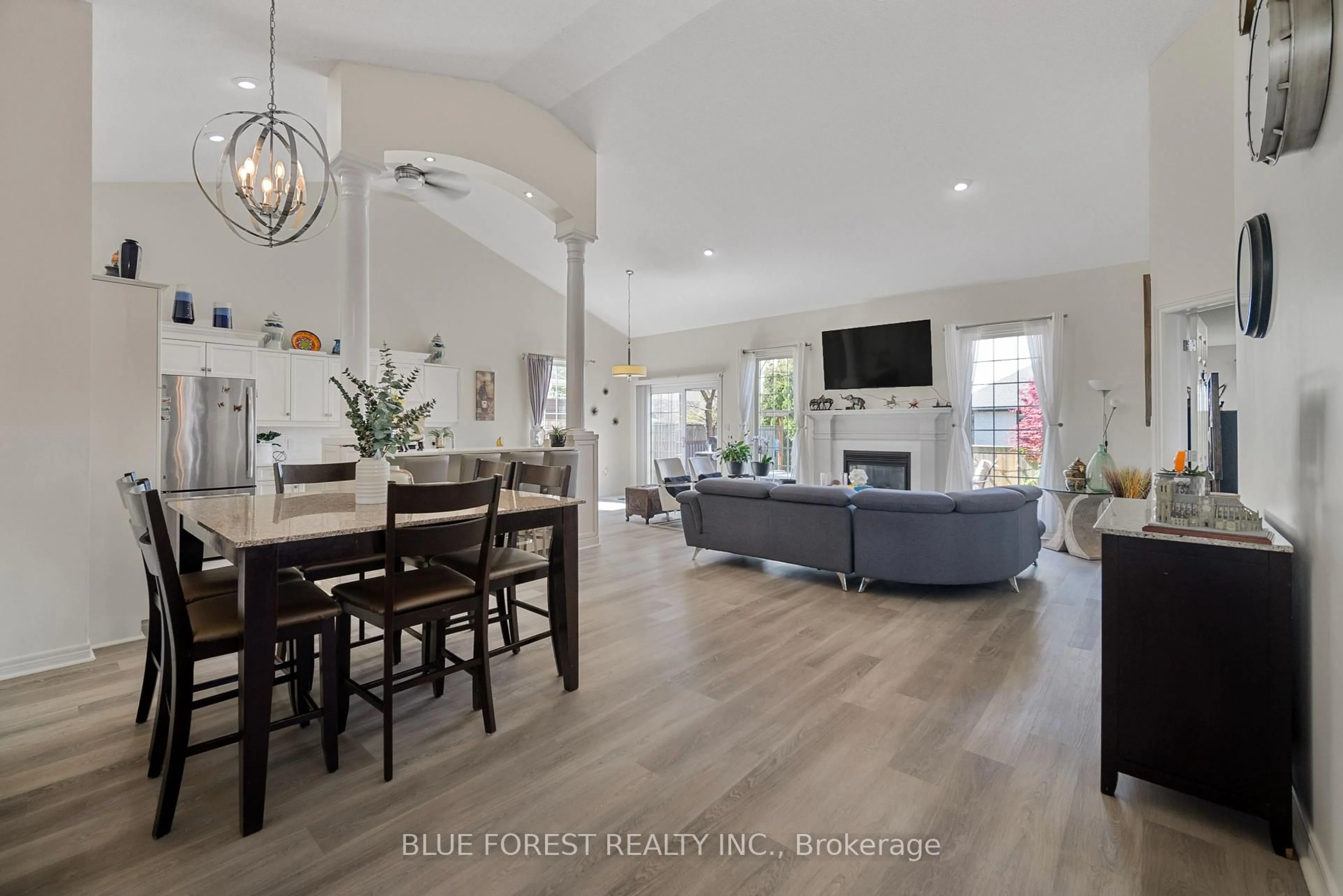 Open concept kitchen, unknown for 57 Augusta Cres, St. Thomas Ontario N5R 6K1