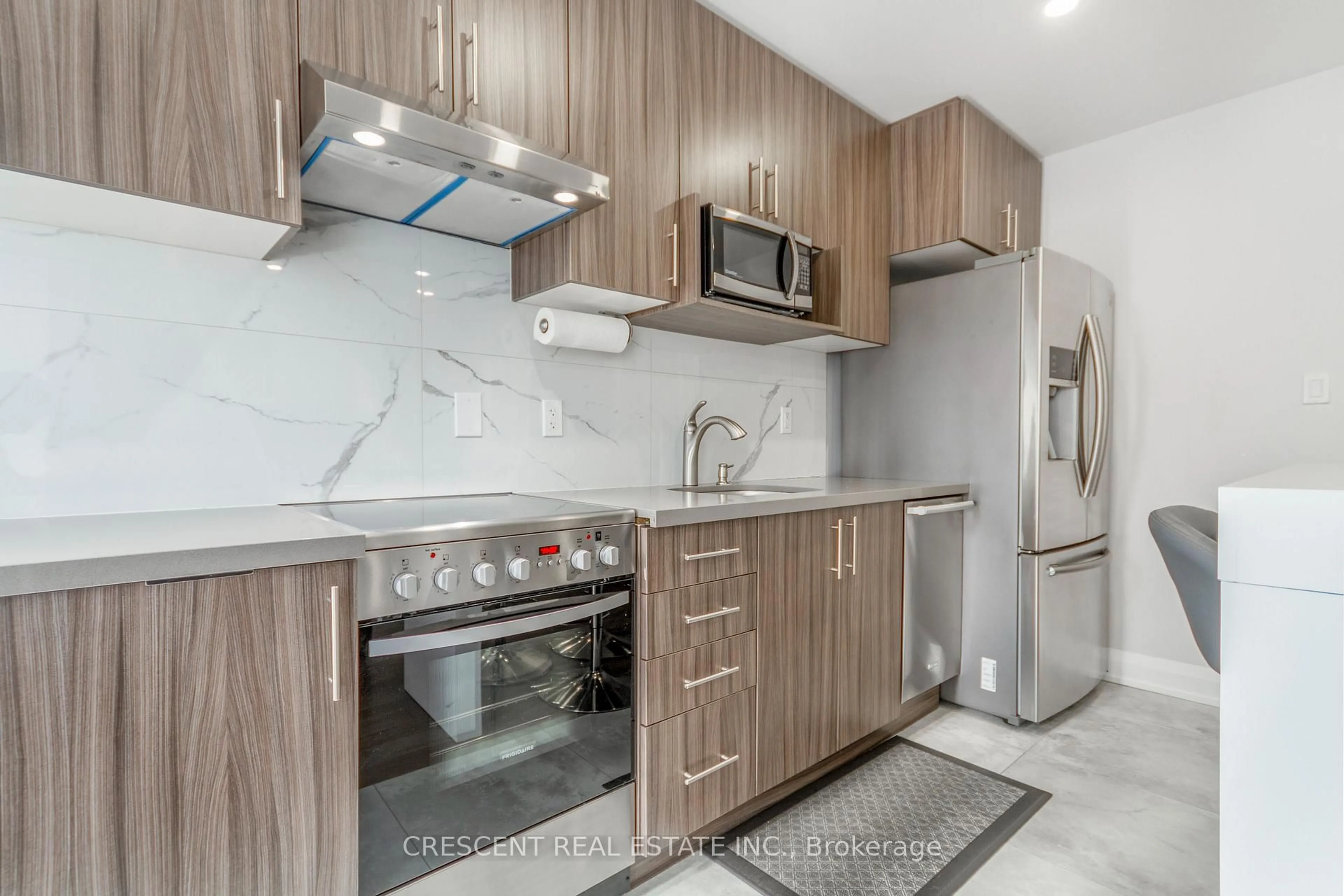 Standard kitchen, unknown for 170 Emerson St, Hamilton Ontario L8S 2Y2