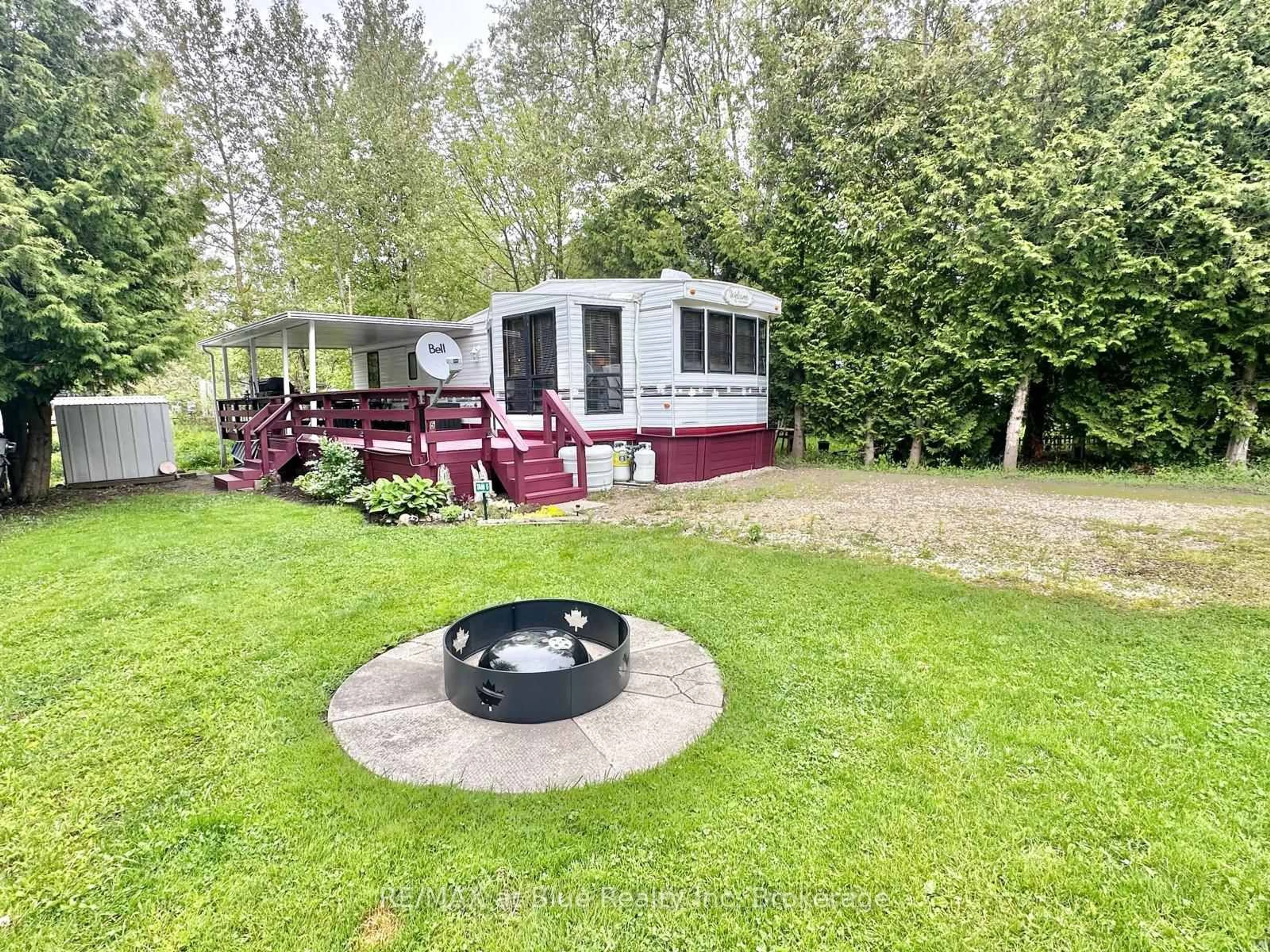 A pic from outside/outdoor area/front of a property/back of a property/a pic from drone, unknown for 7489 SIDEROAD 5 E N/A #T 5, Wellington North Ontario N0G 2L0