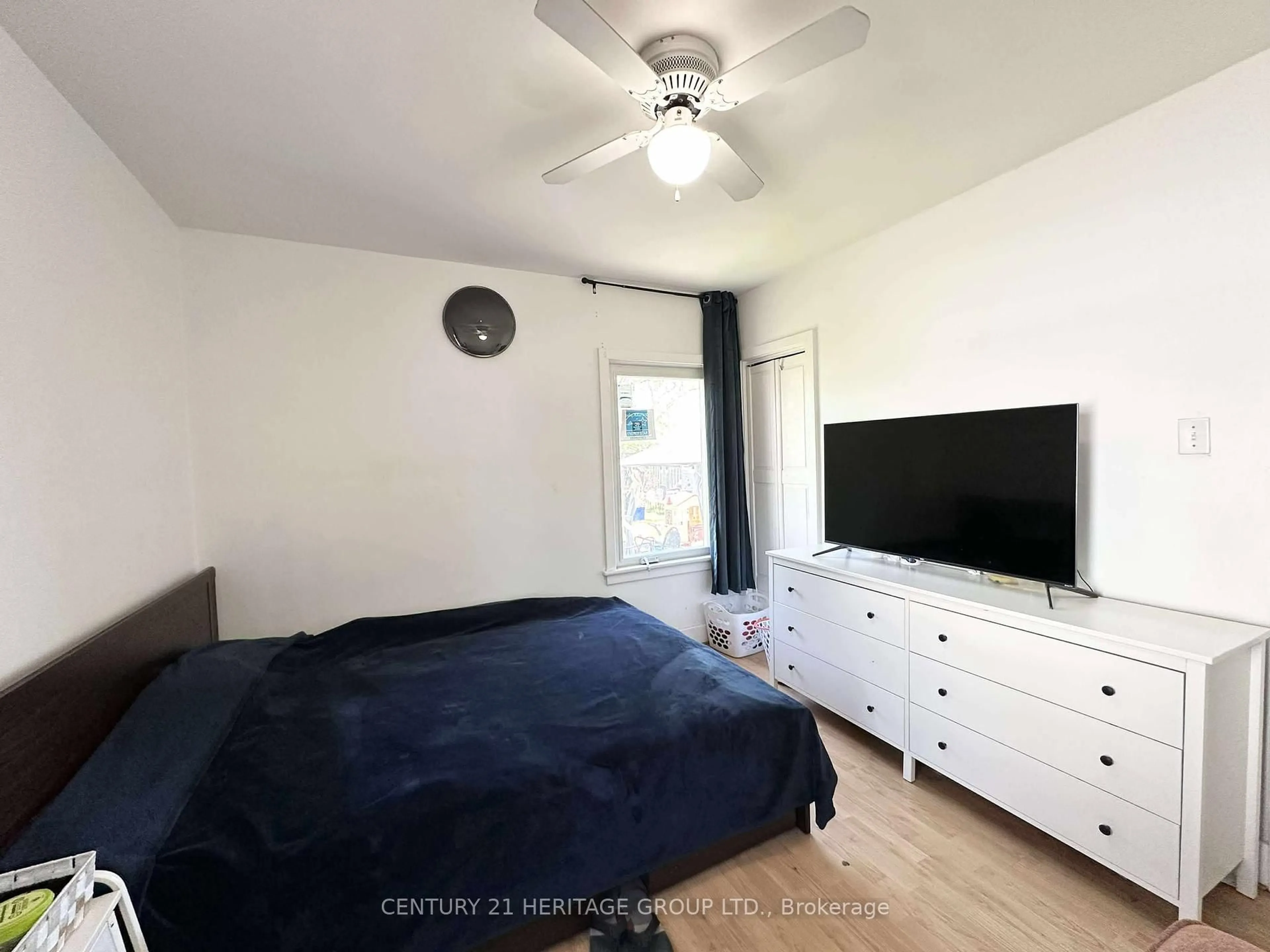 A pic of a room for 15 West 1st St, Hamilton Ontario L9C 3B5