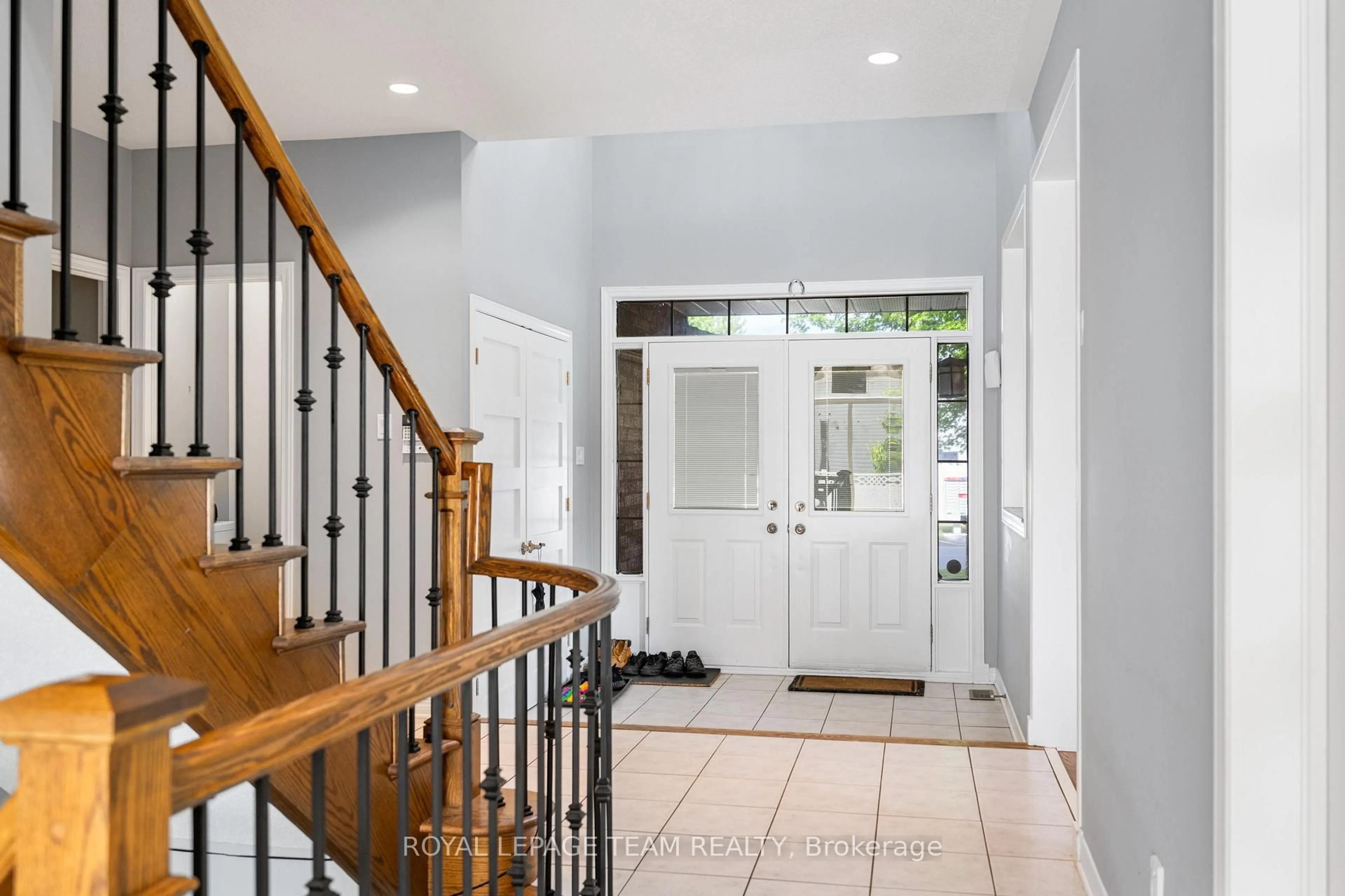 Indoor entryway for 2188 Brianna Way, Ottawa Ontario K4A 4E3