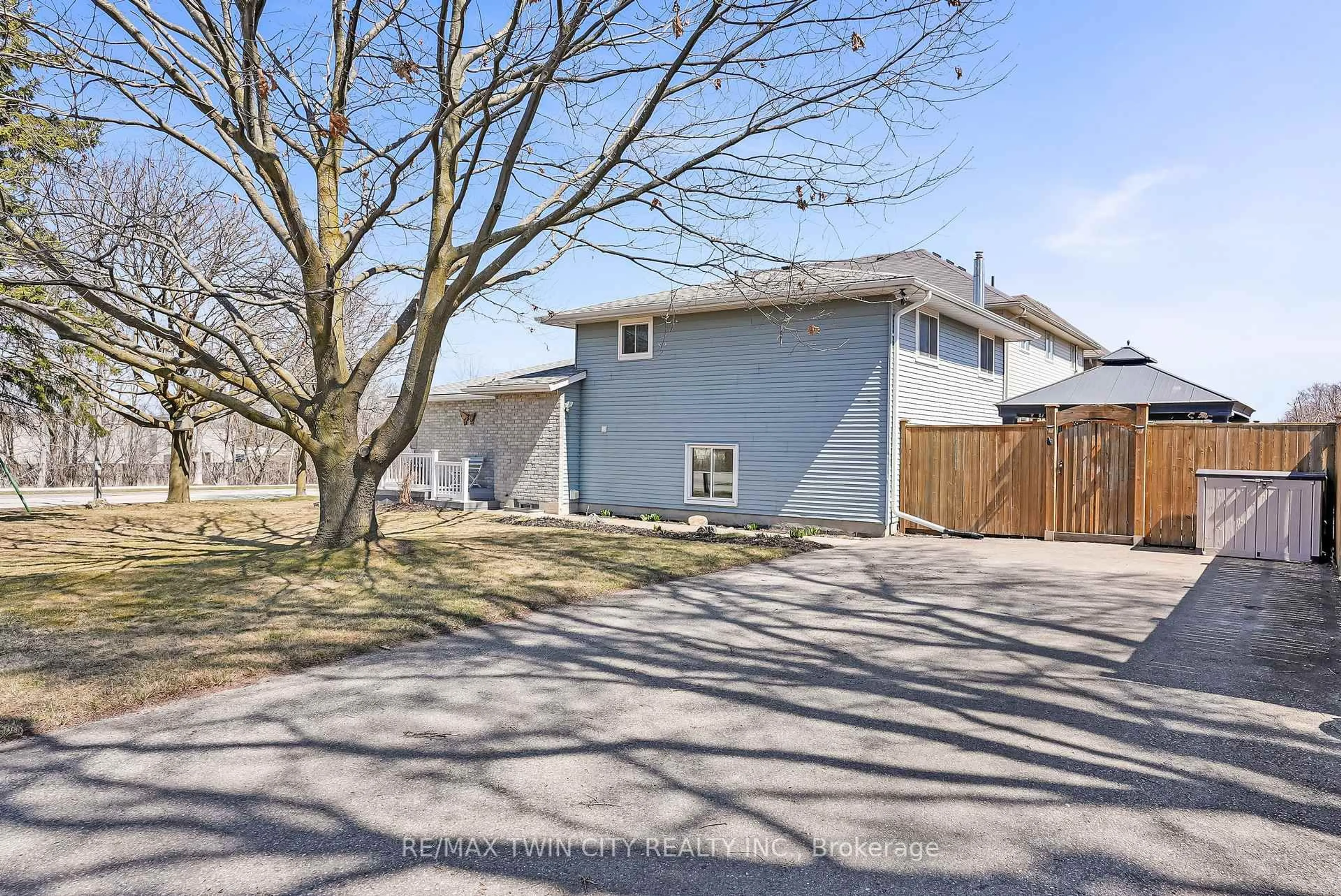 A pic from outside/outdoor area/front of a property/back of a property/a pic from drone, street for 101 Rothsay Ave, Kitchener Ontario N2B 3S5