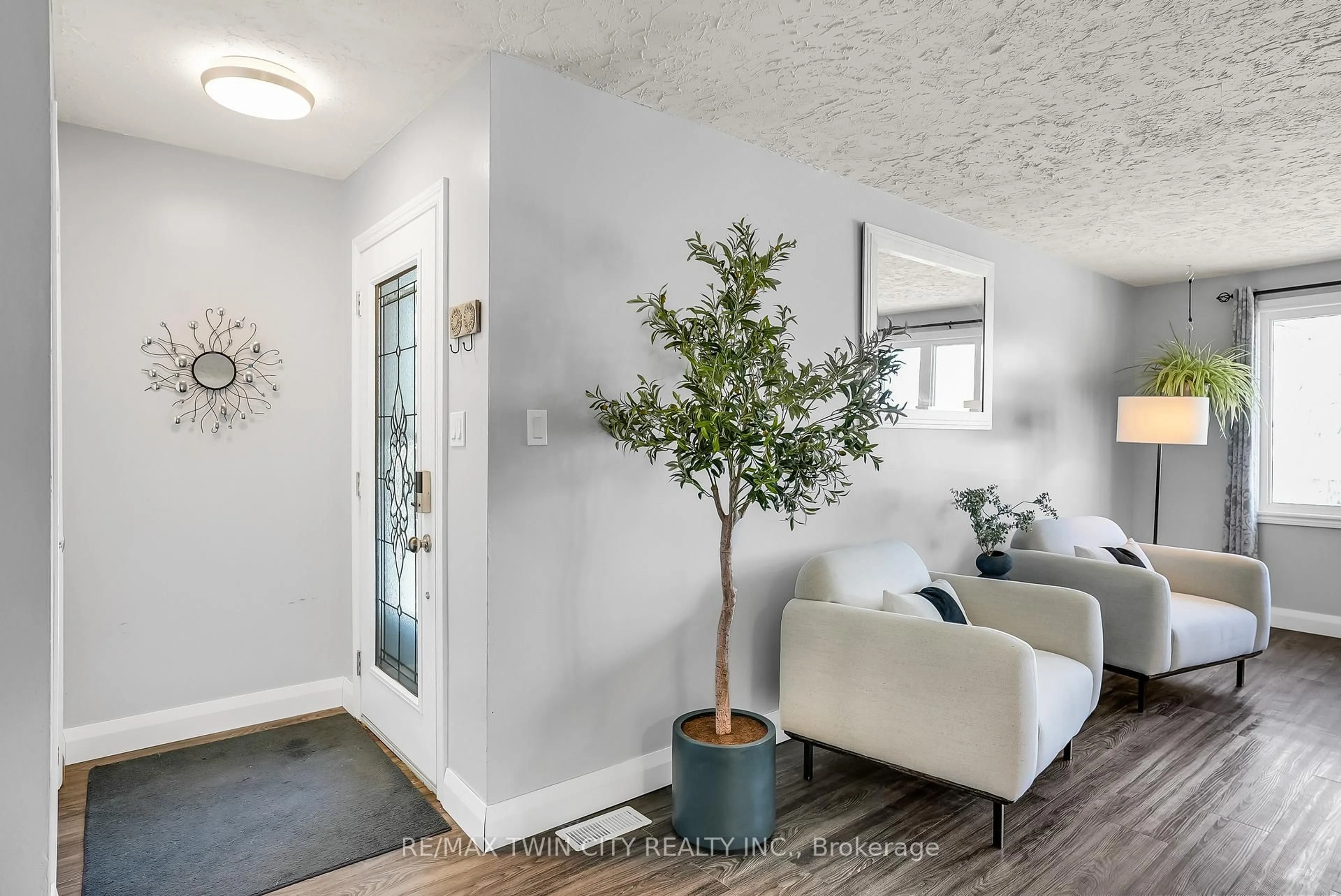 Indoor entryway for 101 Rothsay Ave, Kitchener Ontario N2B 3S5