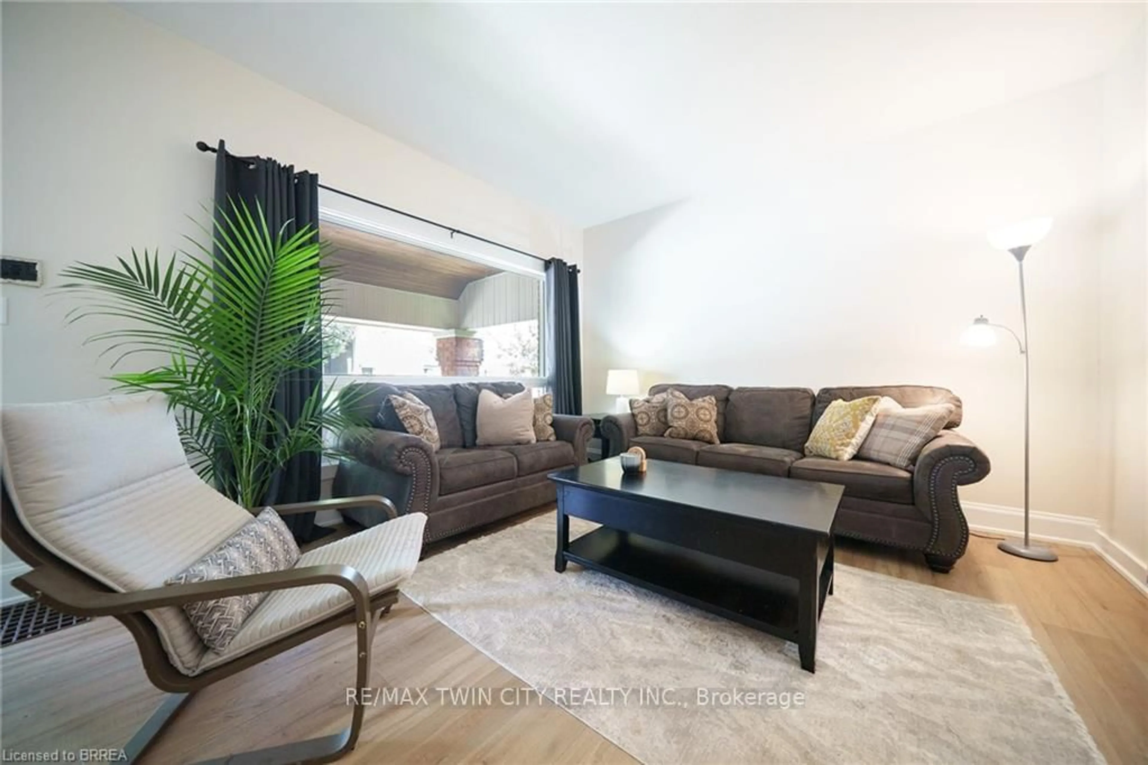 Living room with furniture, unknown for 141 Elgin St, Brantford Ontario N3S 5A4