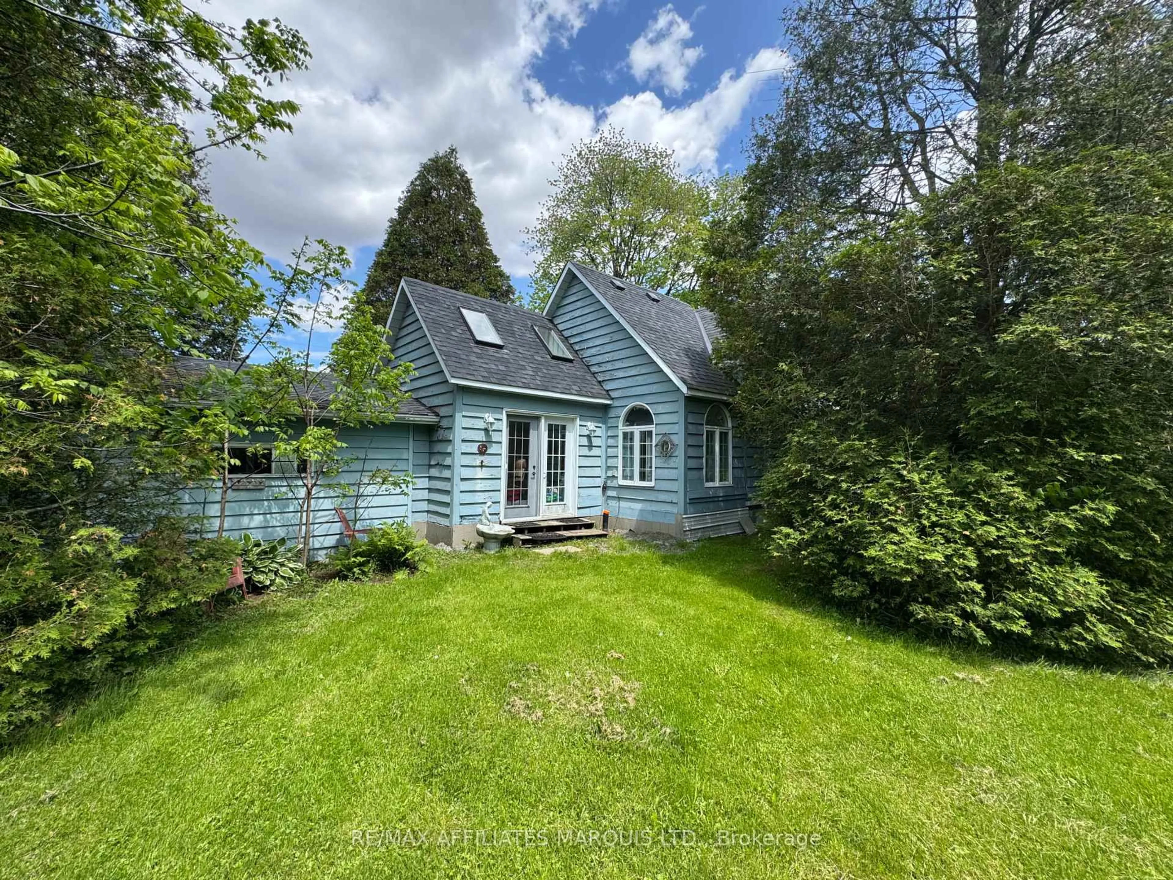 A pic from outside/outdoor area/front of a property/back of a property/a pic from drone, unknown for 19626 William St, South Glengarry Ontario K0C 2J0