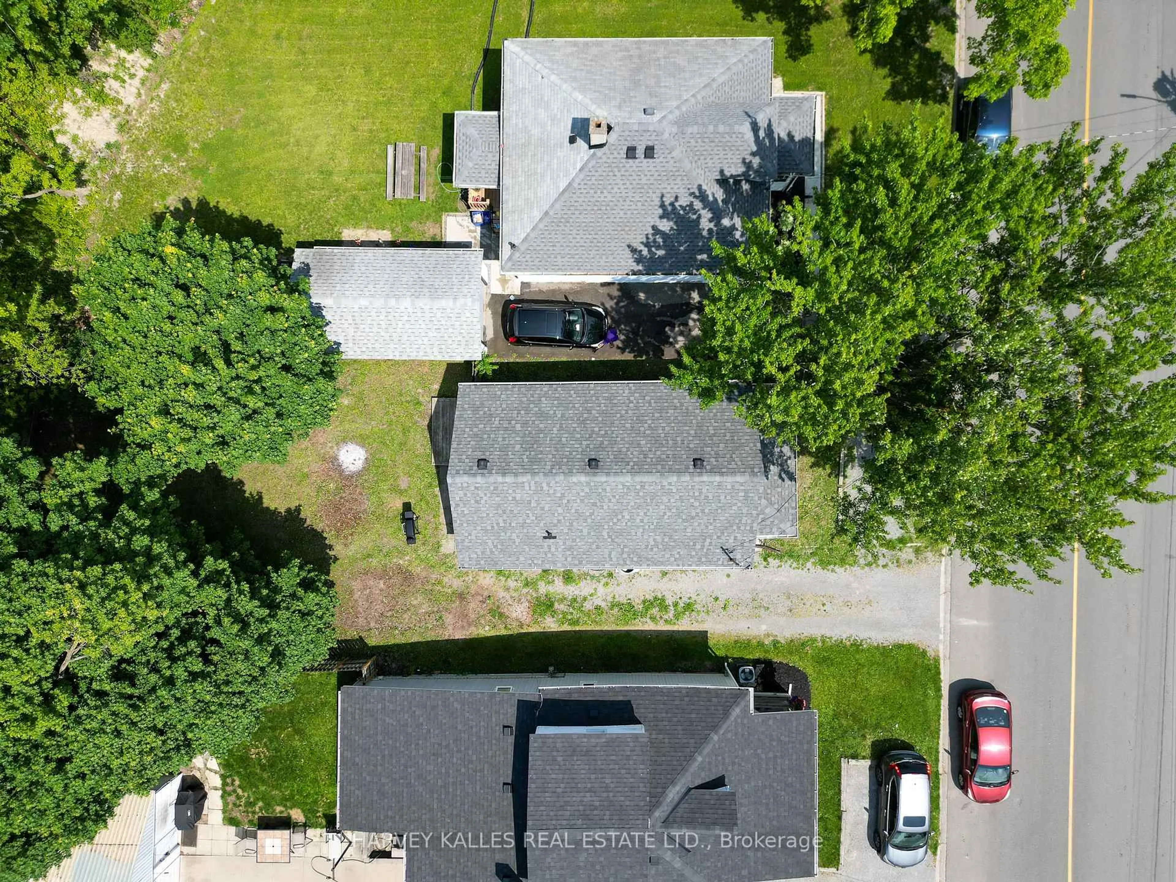 A pic from outside/outdoor area/front of a property/back of a property/a pic from drone, street for 105 Ormond St, Thorold Ontario L2V 1Z3