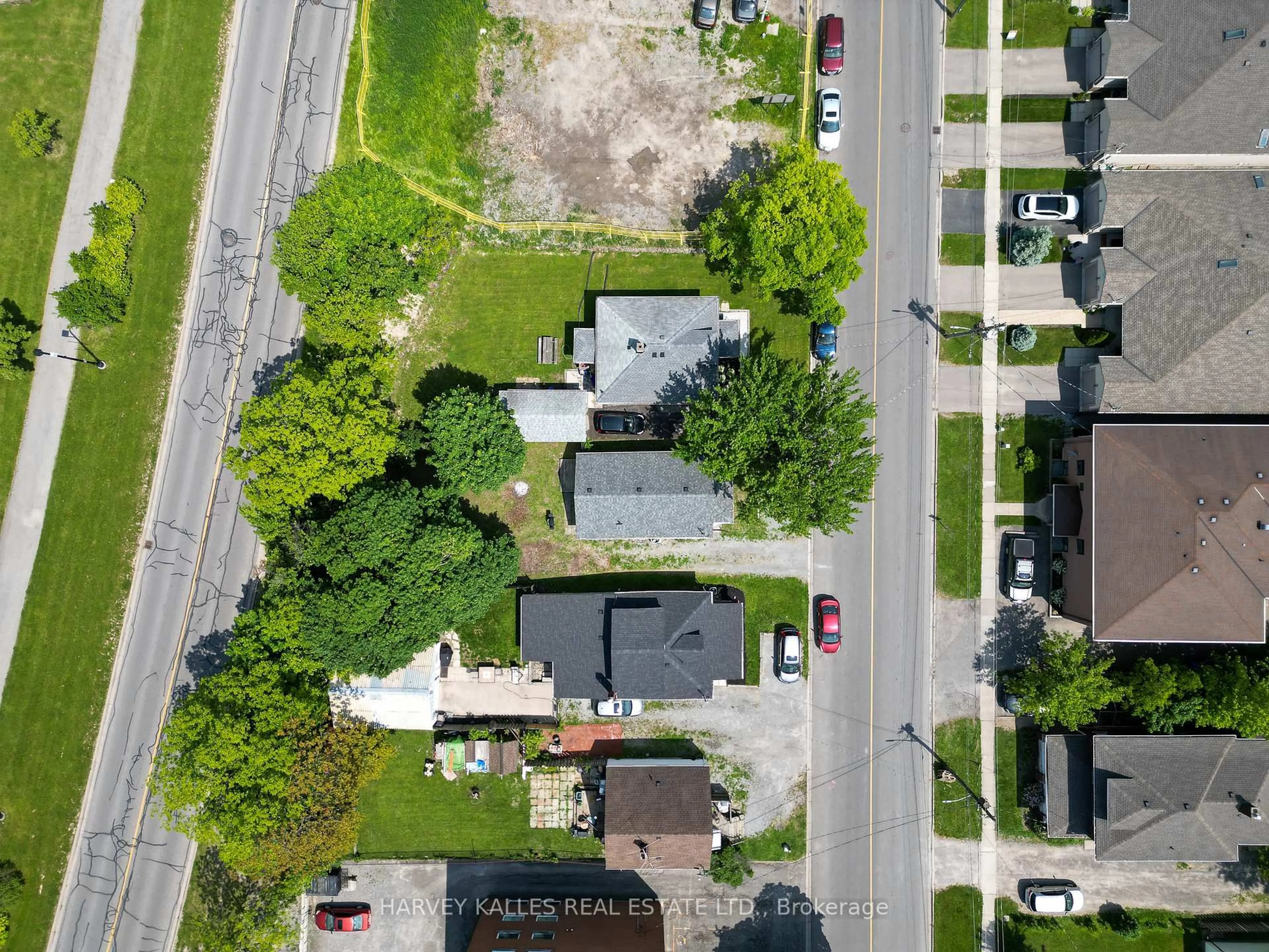 A pic from outside/outdoor area/front of a property/back of a property/a pic from drone, street for 105 Ormond St, Thorold Ontario L2V 1Z3
