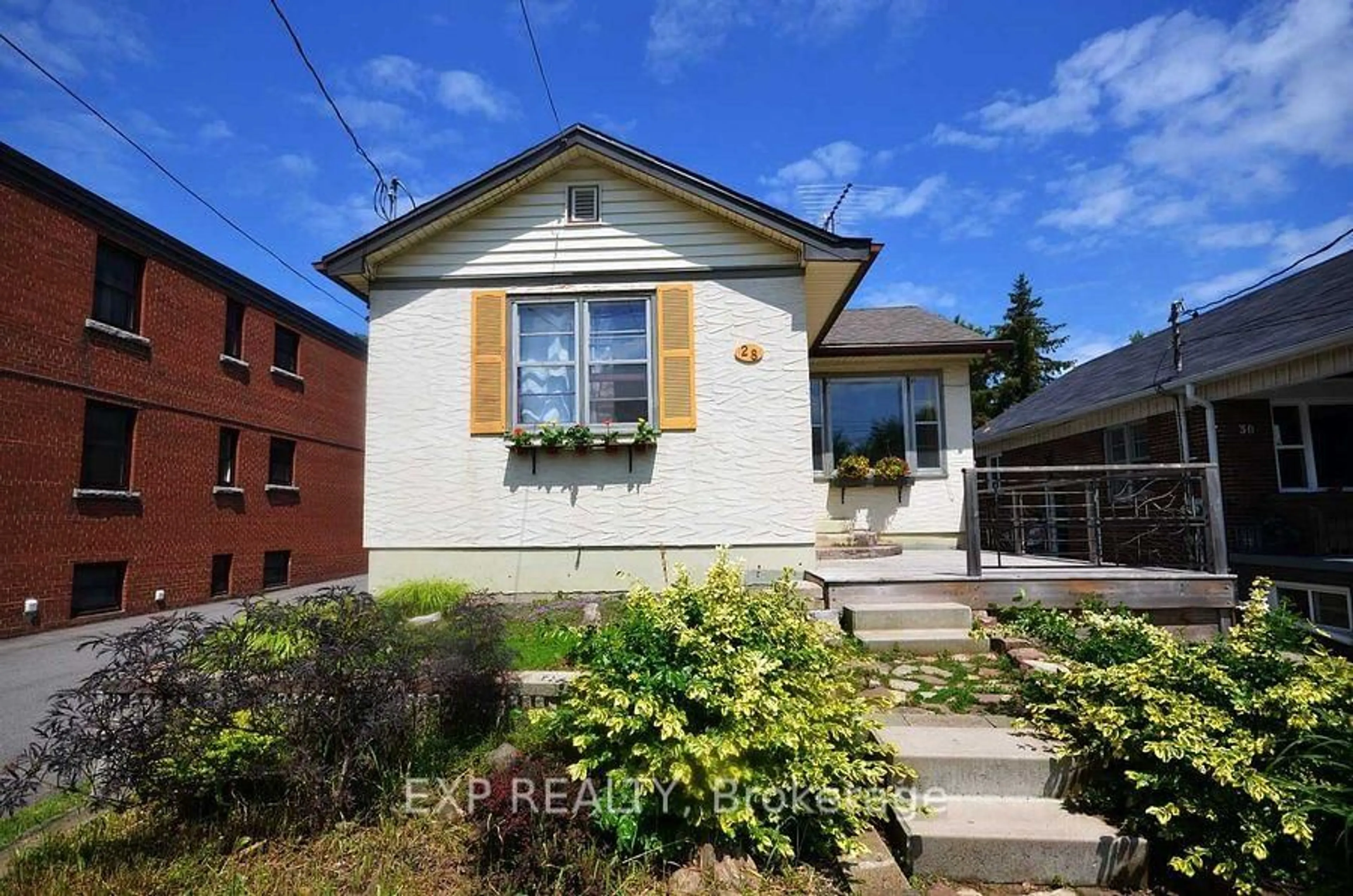 Home with brick exterior material, street for 28 Gale Cres, St. Catharines Ontario L2R 3K9