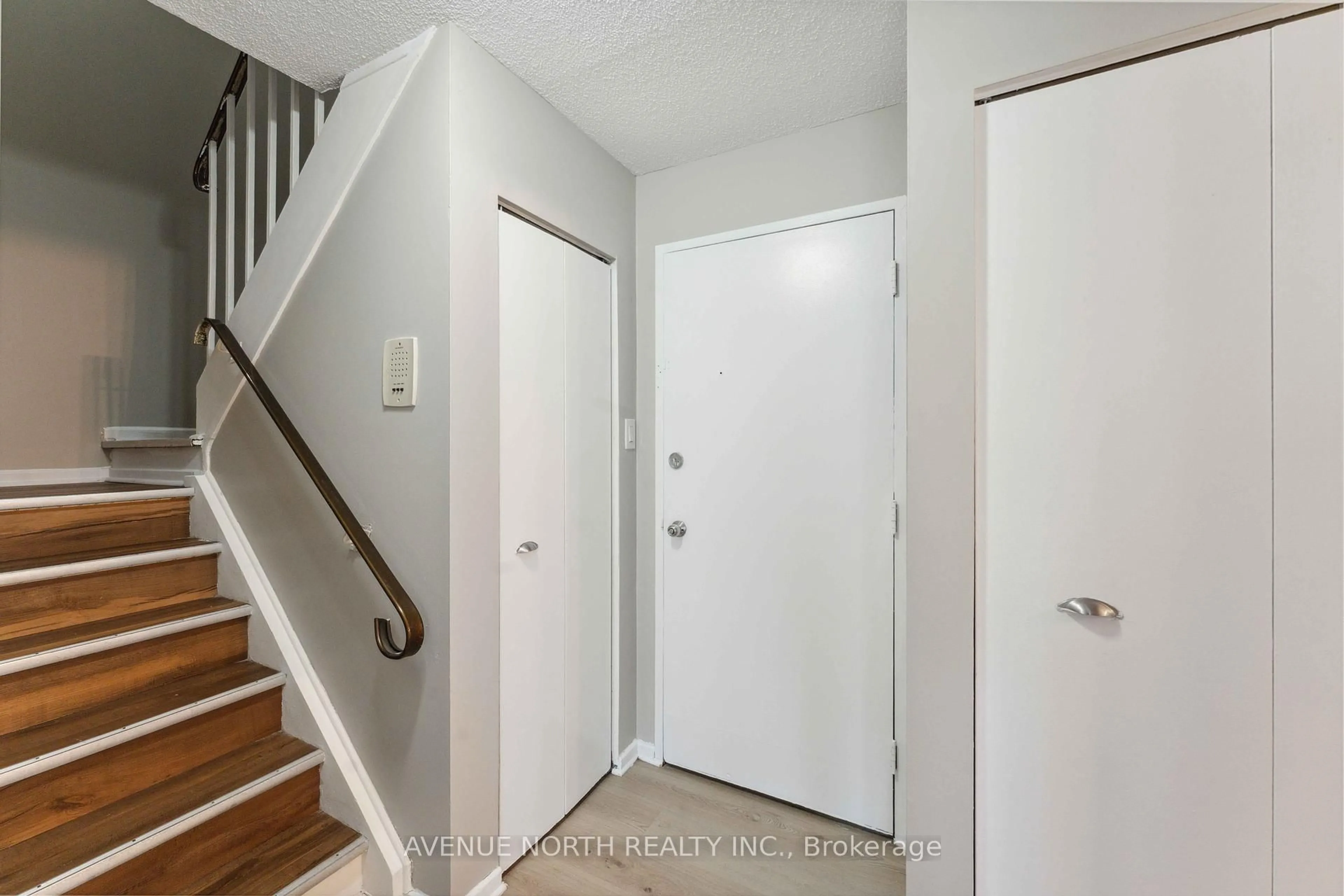 Unknown for 1958 Jasmine Cres #34J, Ottawa Ontario K1J 7W1