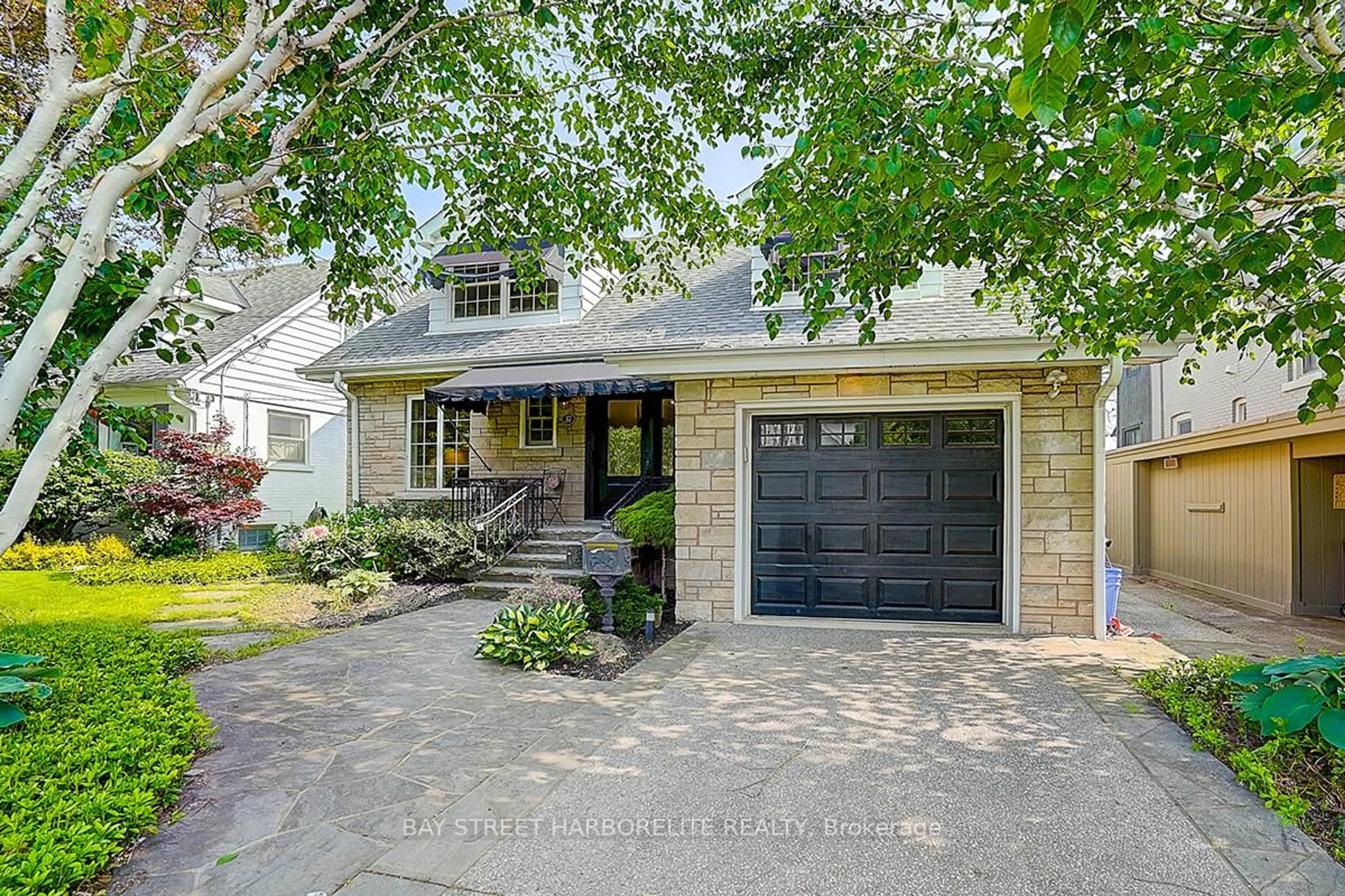 Home with brick exterior material, street for 37 Mountain Park Ave, Hamilton Ontario L9A 1A1
