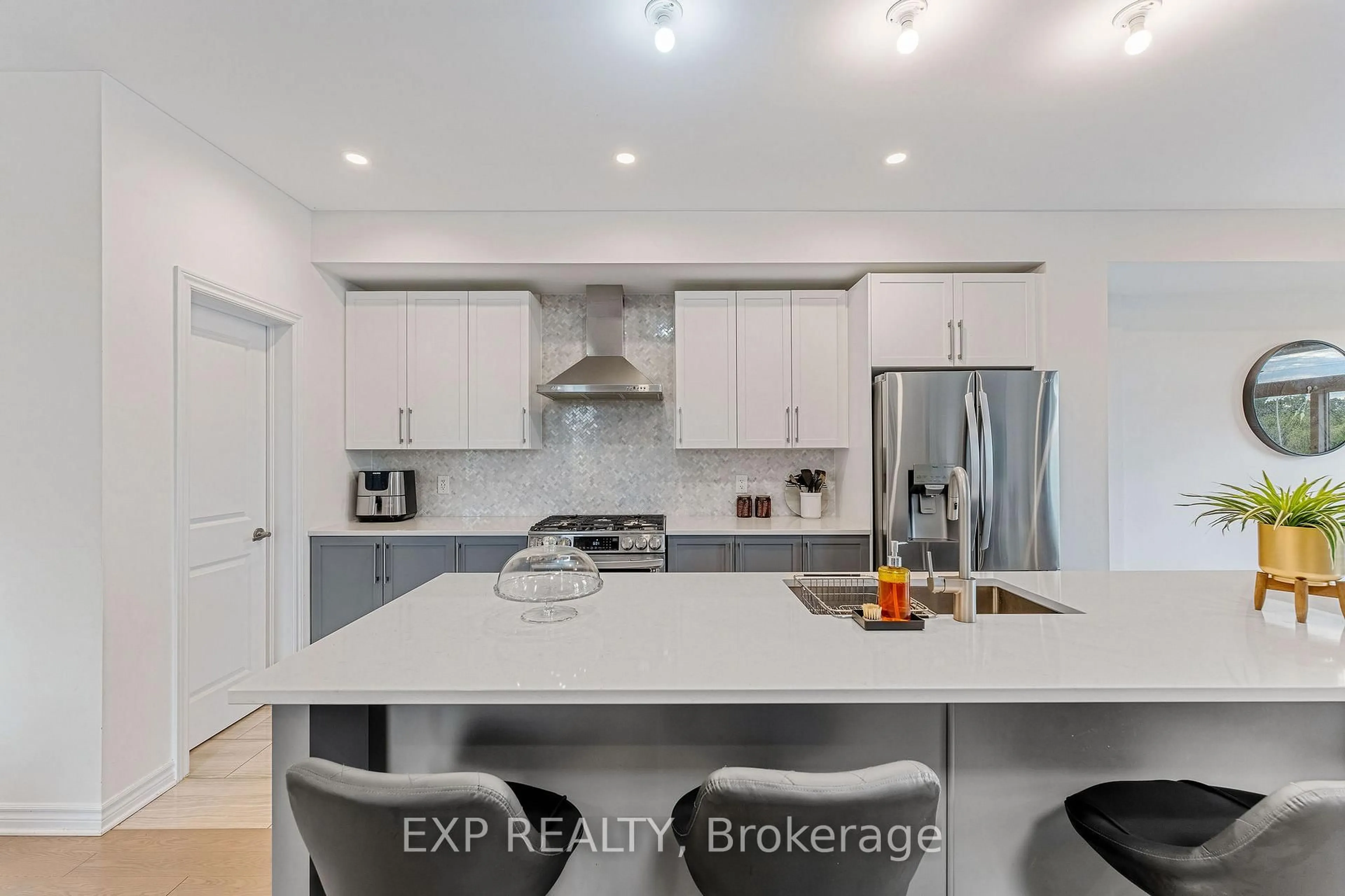 Open concept kitchen, ceramic/tile floor for 501 Enclave Lane, Clarence-Rockland Ontario K4K 0M8