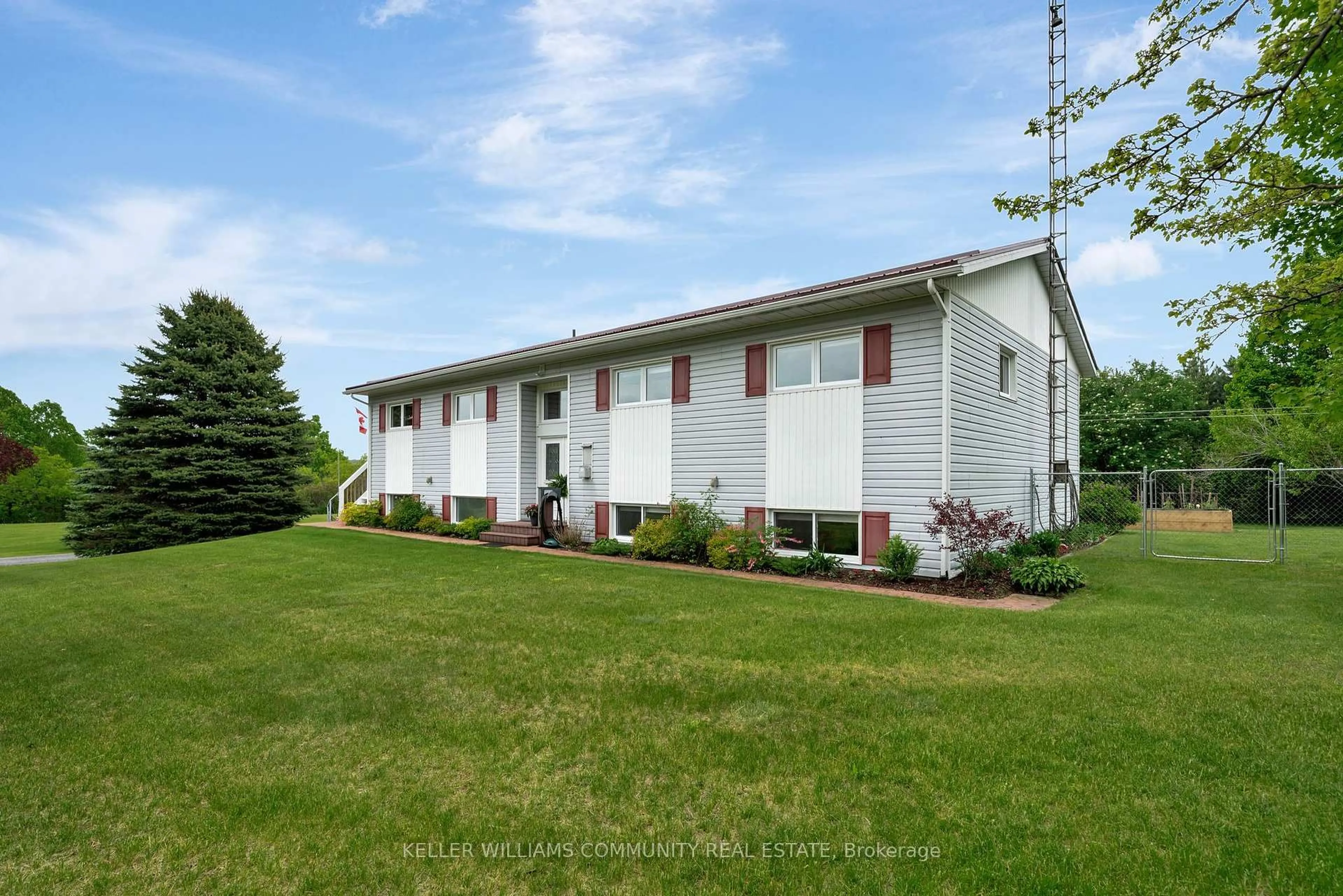 Home with vinyl exterior material, building for 321 Schriver Rd, Brighton Ontario K0K 1H0