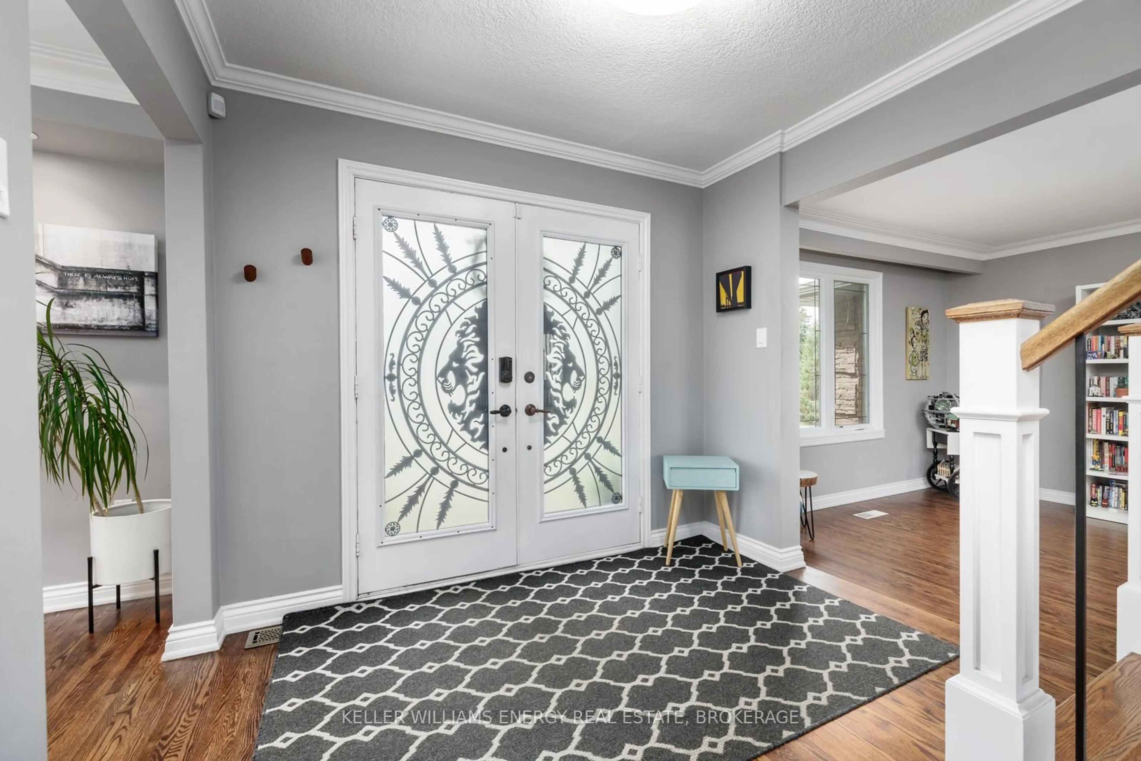 Indoor entryway for 158 Chester Ave, Hamilton Ontario L9C 2X1