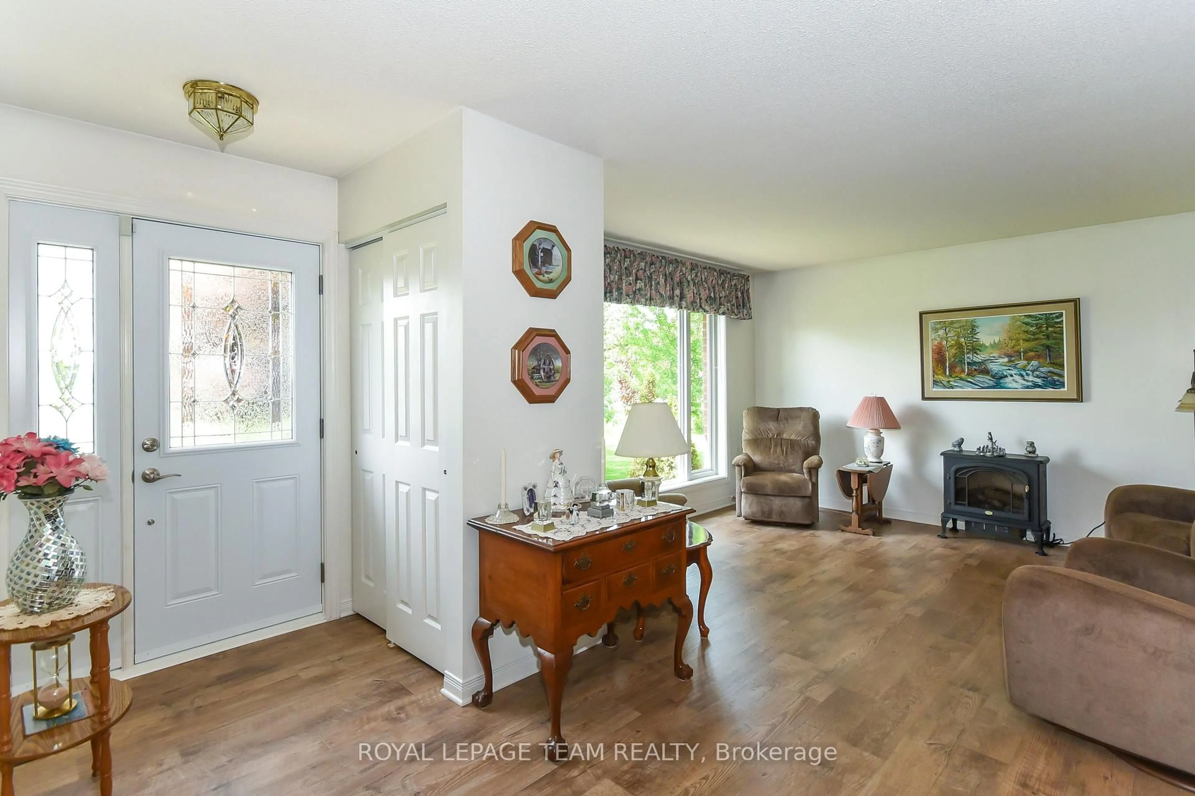 Indoor entryway for 2348 Donald B. Munro Dr, Kinburn Ontario K0A 2H0