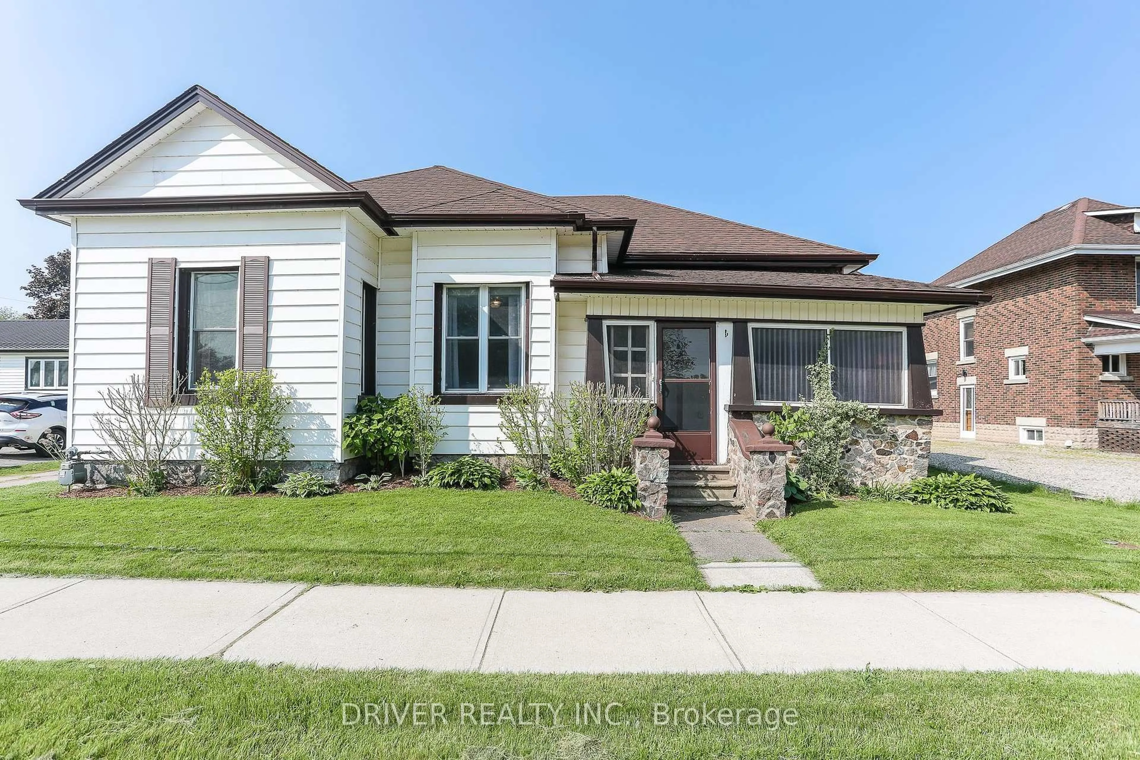 Home with vinyl exterior material, street for 53867 HERITAGE Line, Aylmer Ontario N5H 2R1
