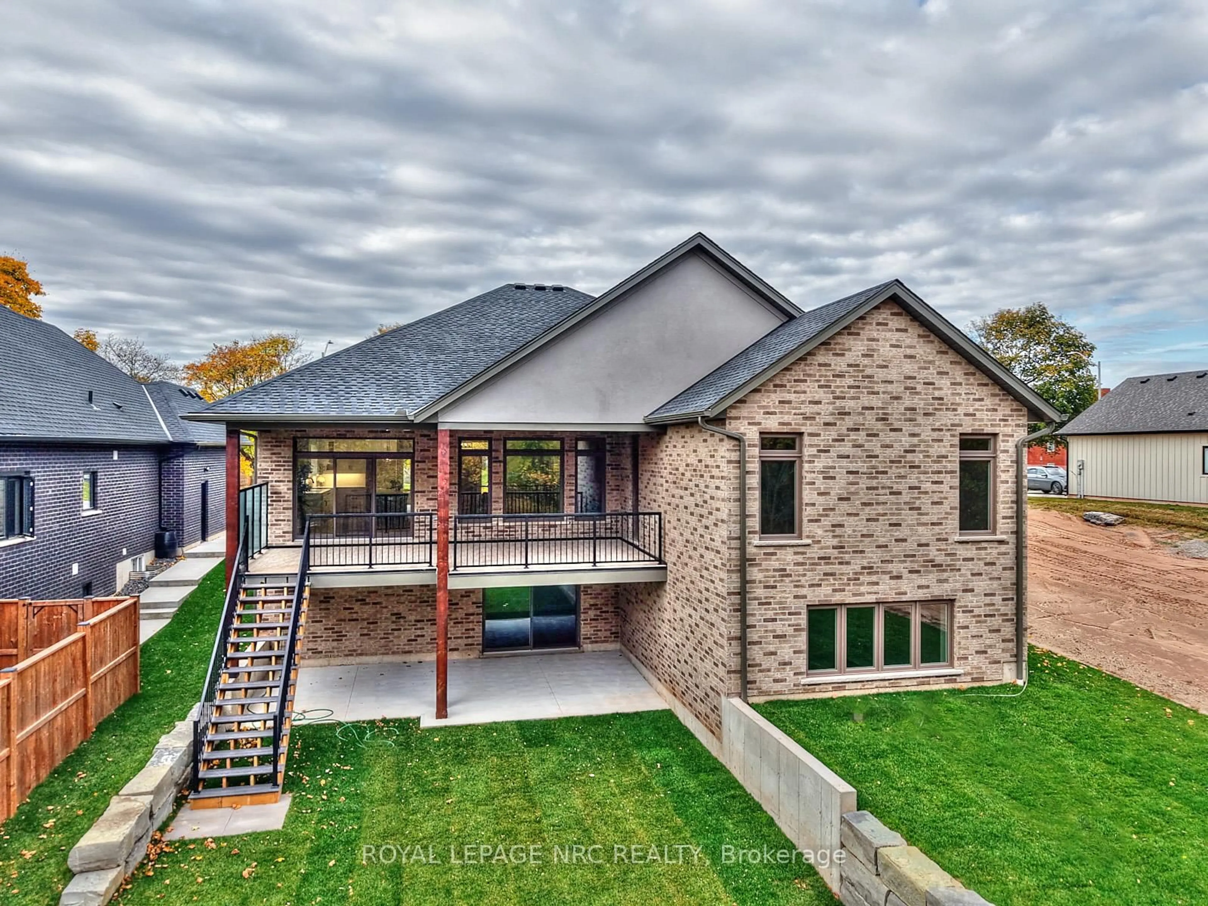 Home with brick exterior material, unknown for 1125 Balfour St, Pelham Ontario L0S 1C0
